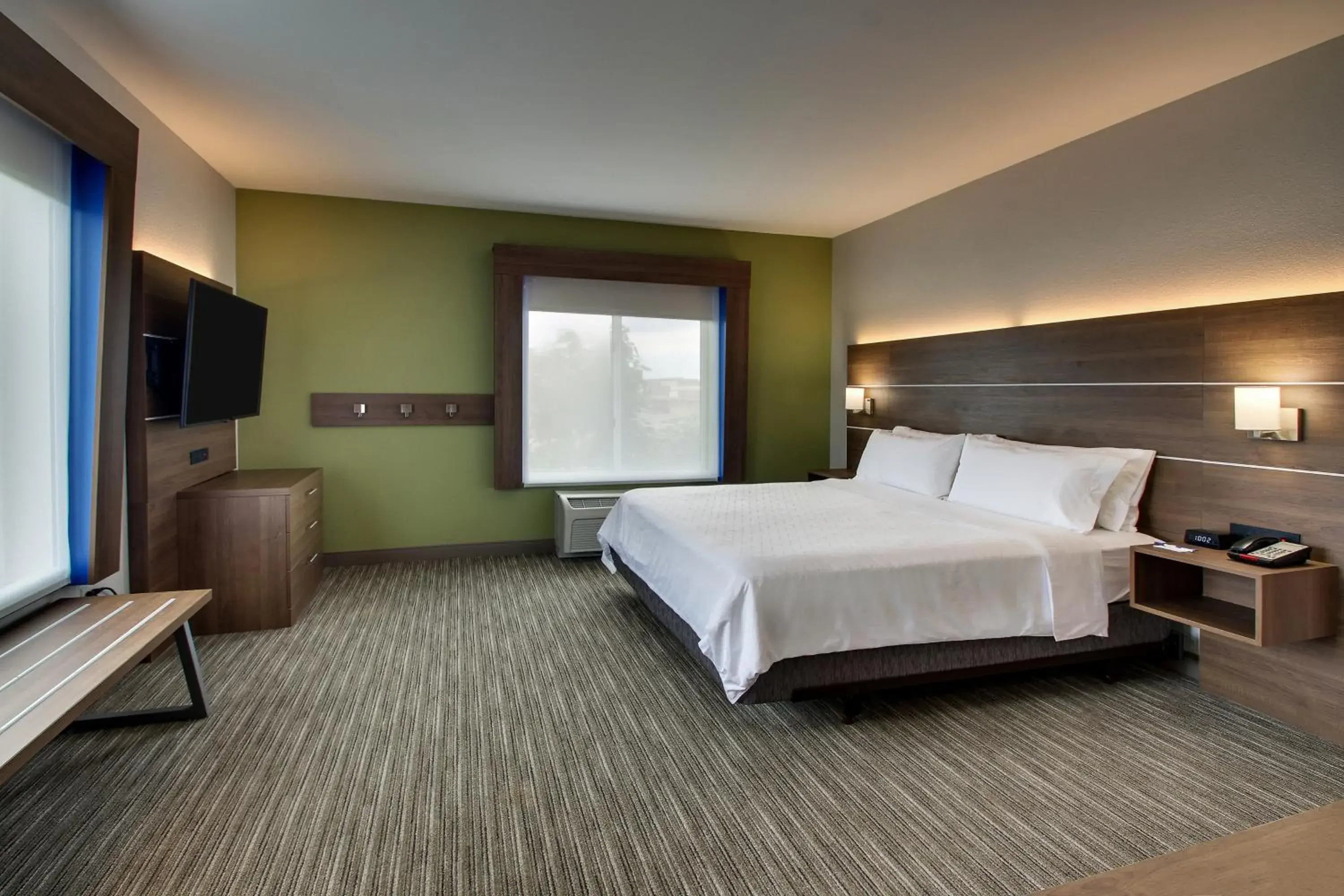 King Room - Mobility Access/Hearing Accessible in Holiday Inn Express Hotel & Suites Waukegan/Gurnee by IHG King Room - Mobility Access/Hearing Accessible in Holiday Inn Express Hotel & Suites Waukegan/Gurnee by IHG