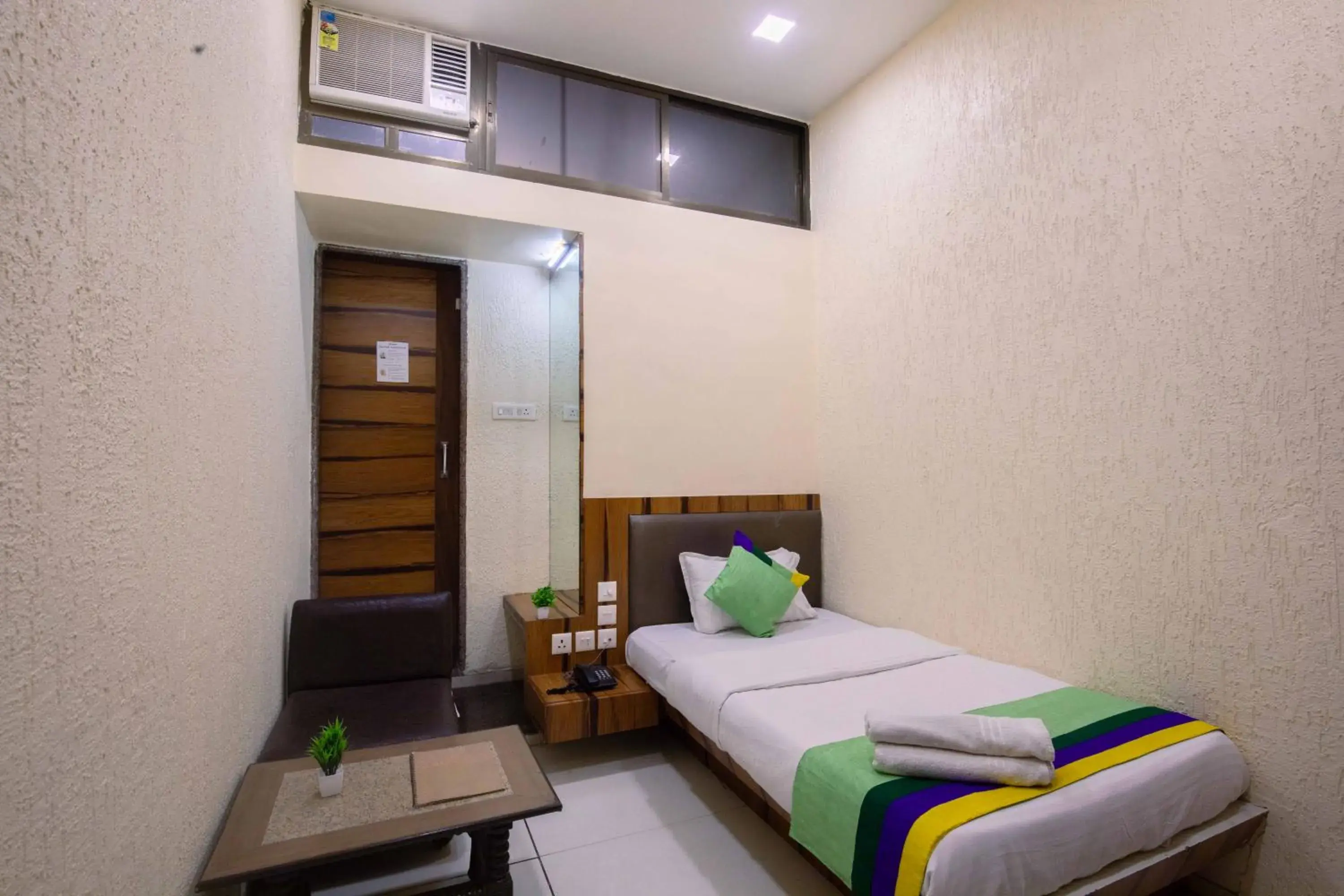 Standard Double Room - single occupancy in Treebo Hiramani Parel Lalbaug Standard Double Room - single occupancy in Treebo Hiramani Parel Lalbaug