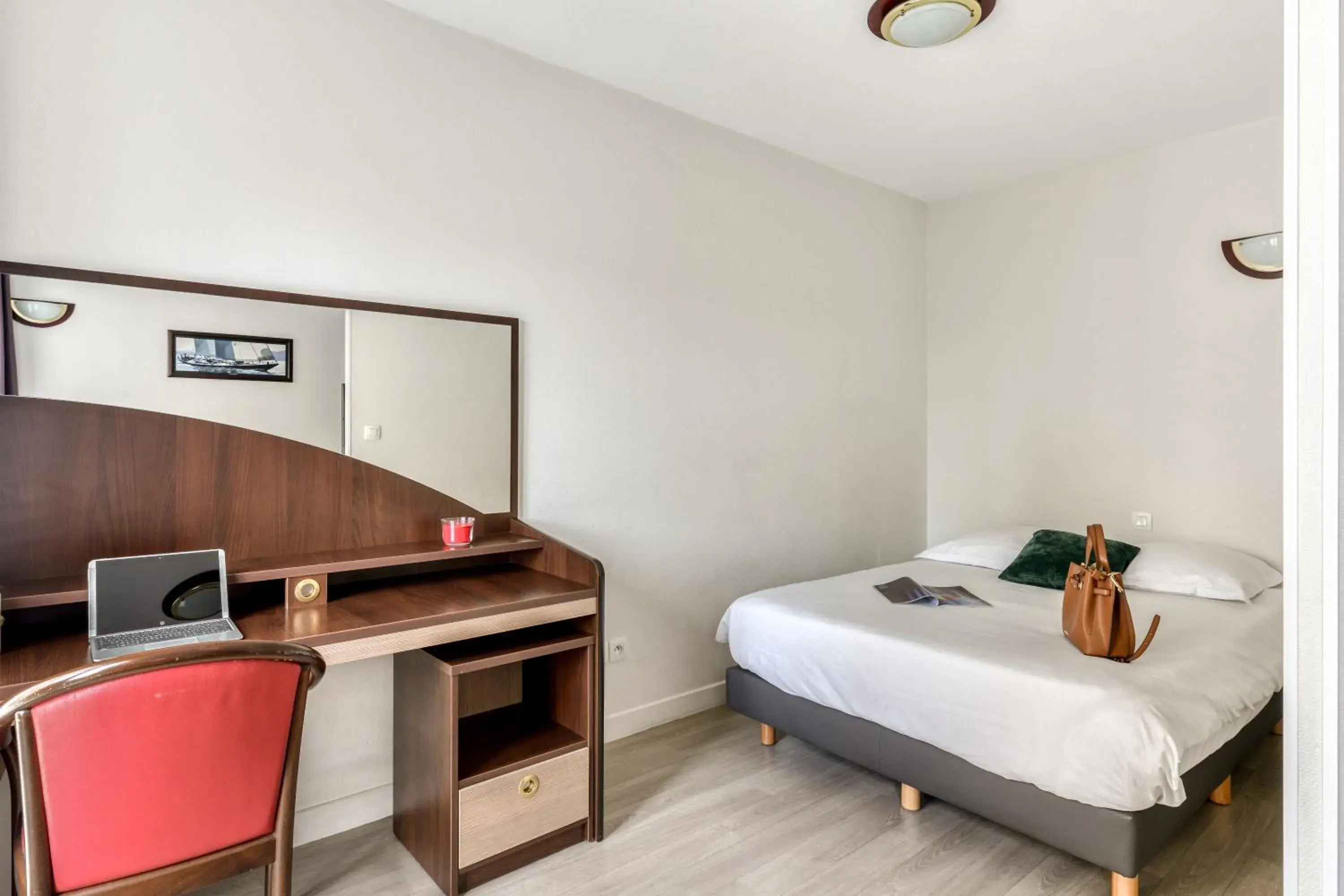 Superior Studio Triple in Zenitude Hôtel-Résidences Béziers Centre Superior Studio Triple in Zenitude Hôtel-Résidences Béziers Centre