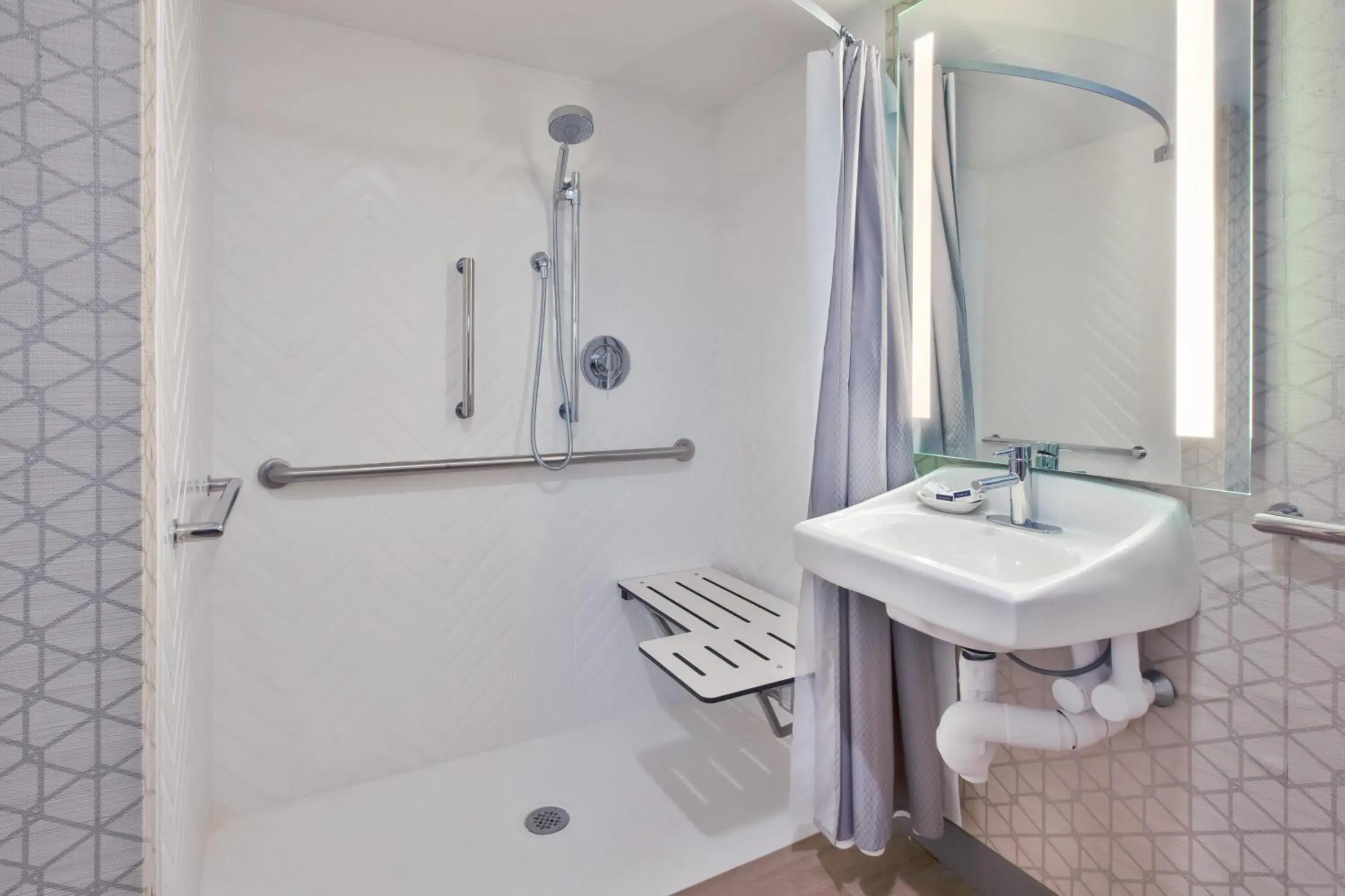 Double Room with Two Double Beds / Roll In Shower - Non Smoking in Holiday Inn Va Beach-Oceanside 21st St by IHG Double Room with Two Double Beds / Roll In Shower - Non Smoking in Holiday Inn Va Beach-Oceanside 21st St by IHG