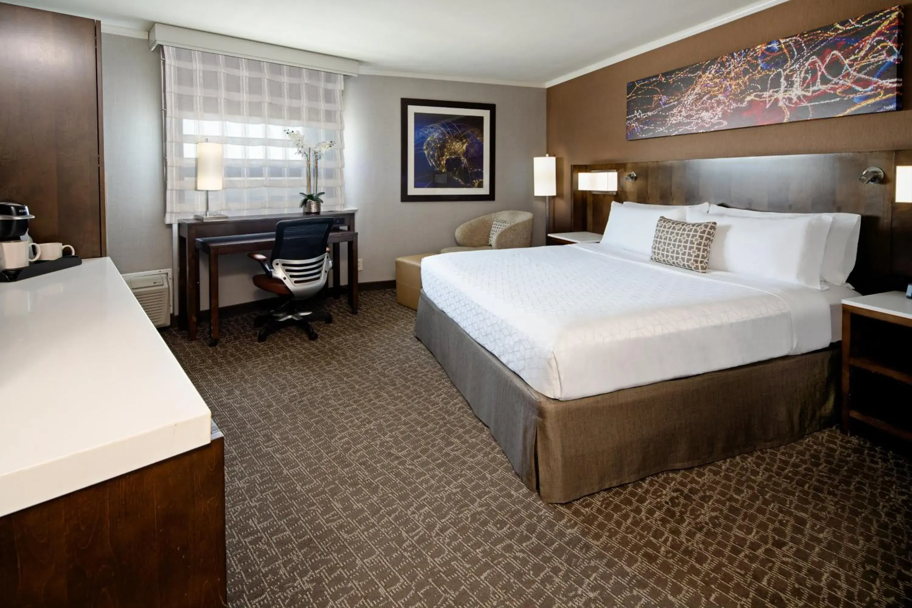 King Room - Mobility Access/Hearing Accessible in Holiday Inn Long Beach - Airport by IHG King Room - Mobility Access/Hearing Accessible in Holiday Inn Long Beach - Airport by IHG