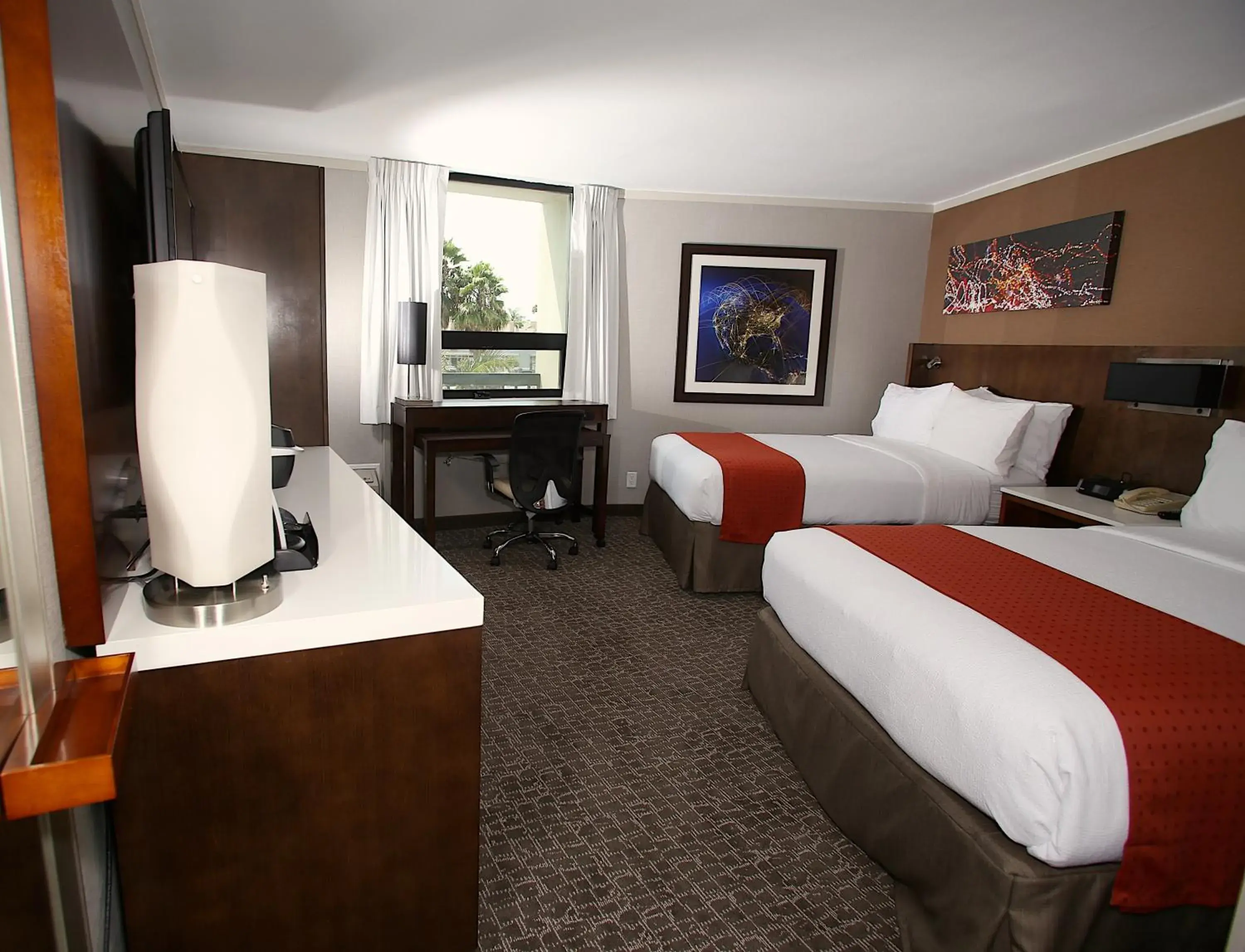Double Room with Two Double Beds - Hearing Accessible - Non-Smoking in Holiday Inn Long Beach - Airport by IHG Double Room with Two Double Beds - Hearing Accessible - Non-Smoking in Holiday Inn Long Beach - Airport by IHG