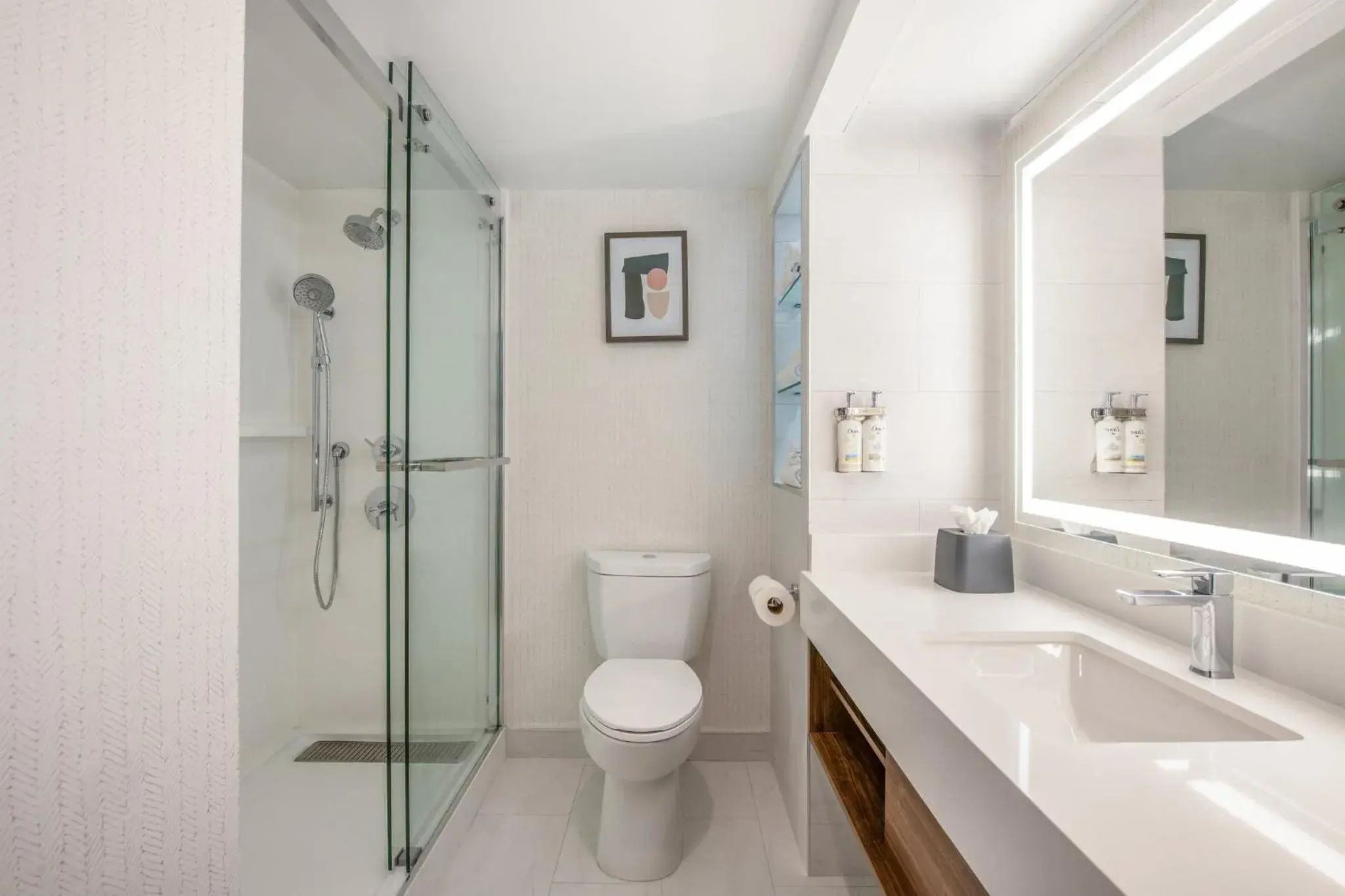 Standard Room with Two Queen Beds - High Floor in Holiday Inn Los Angeles Gateway-Torrance by IHG Standard Room with Two Queen Beds - High Floor in Holiday Inn Los Angeles Gateway-Torrance by IHG