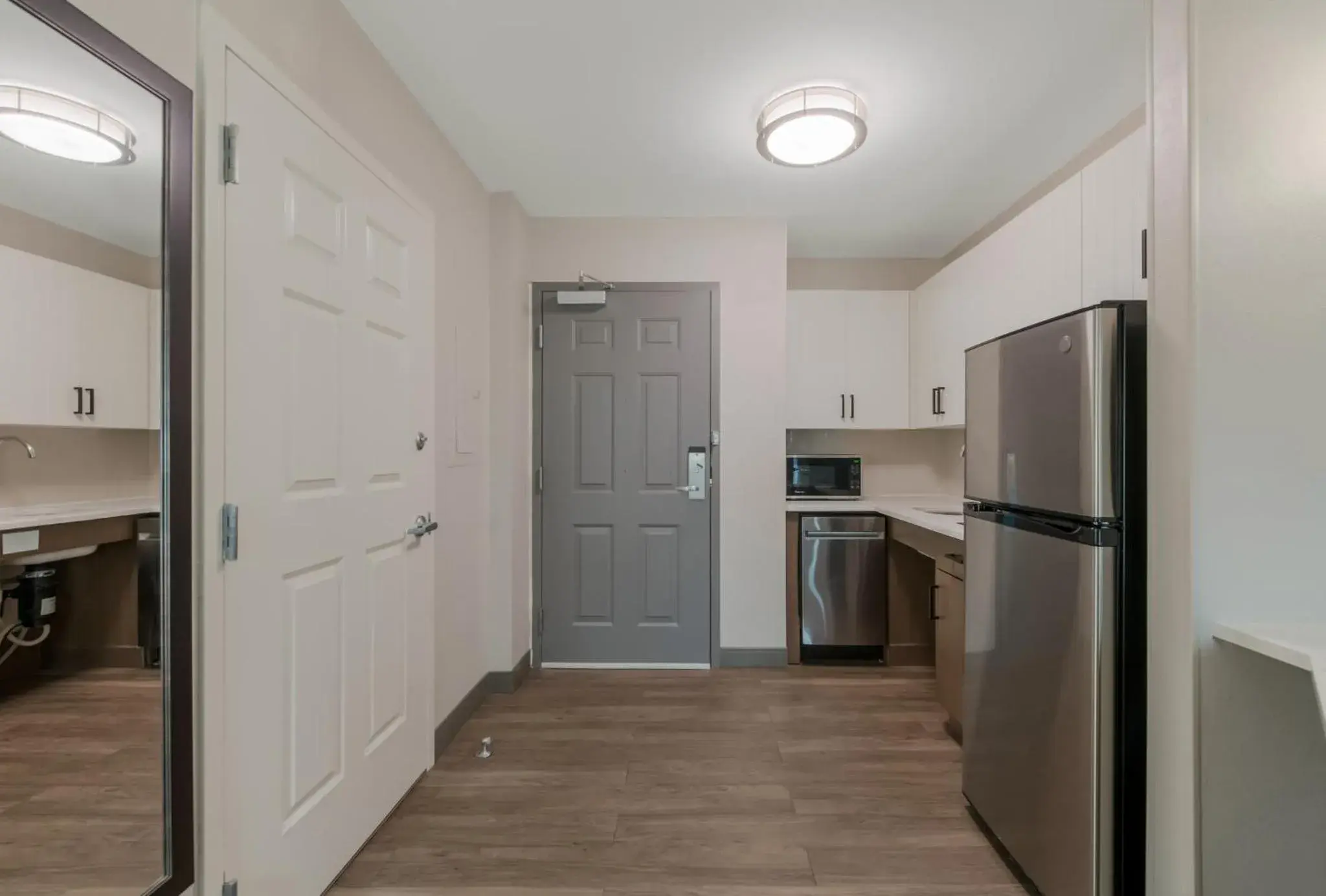 Queen Studio with Roll-In Shower - Non-Smoking in Staybridge Suites Chesapeake-Virginia Beach by IHG Queen Studio with Roll-In Shower - Non-Smoking in Staybridge Suites Chesapeake-Virginia Beach by IHG