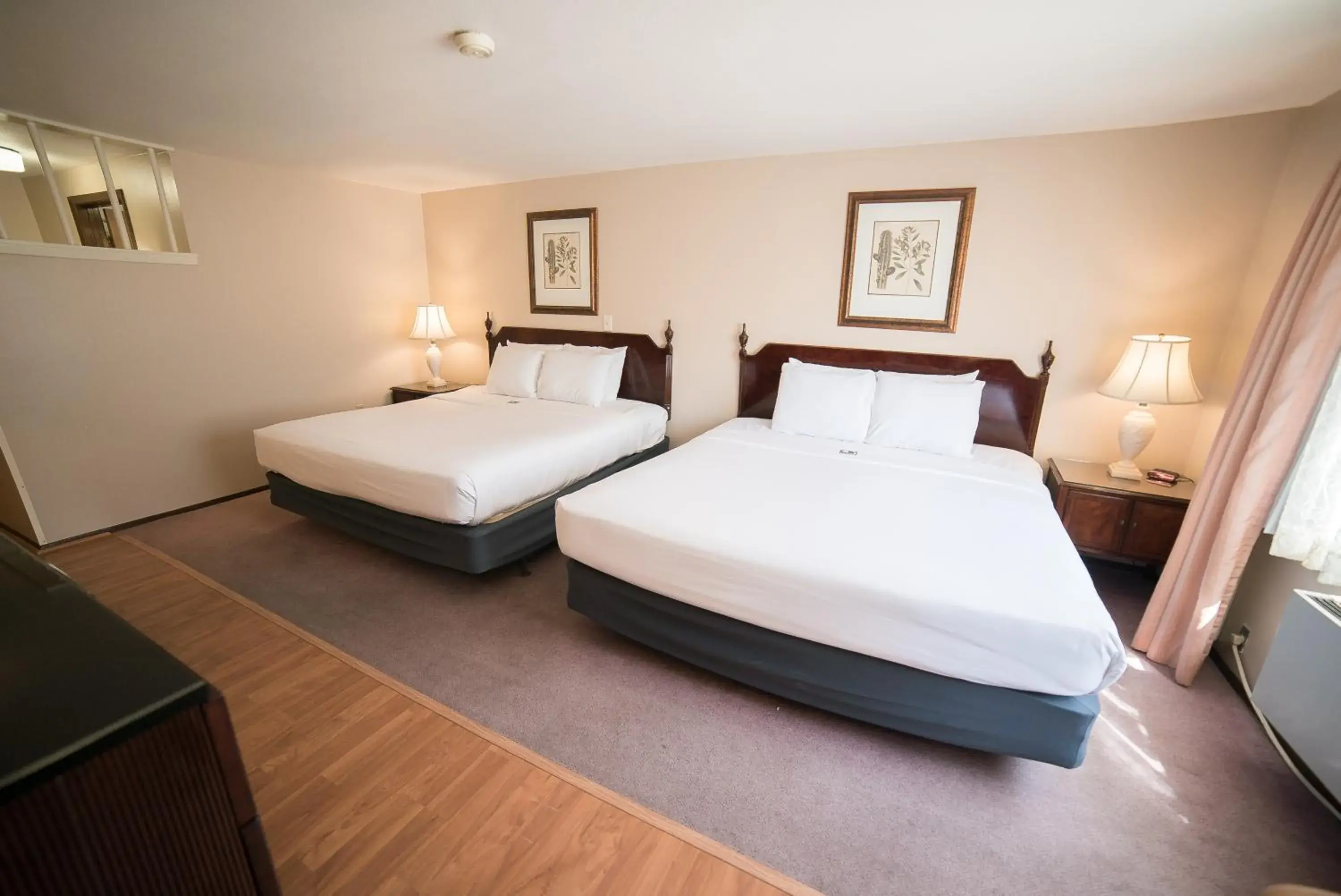 Homestead Double King Room in Parry Lodge Homestead Double King Room in Parry Lodge