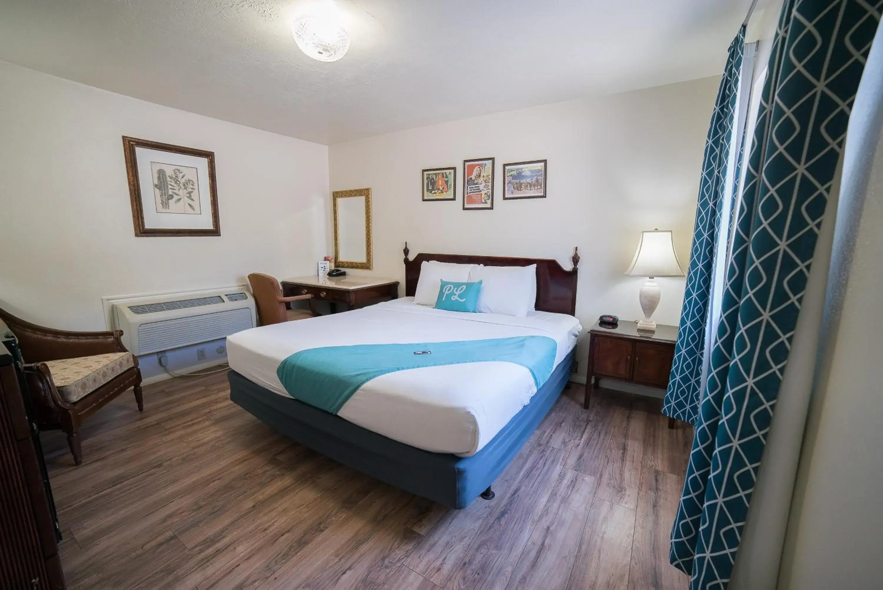 Hideout Single King Room - single occupancy in Parry Lodge Hideout Single King Room - single occupancy in Parry Lodge