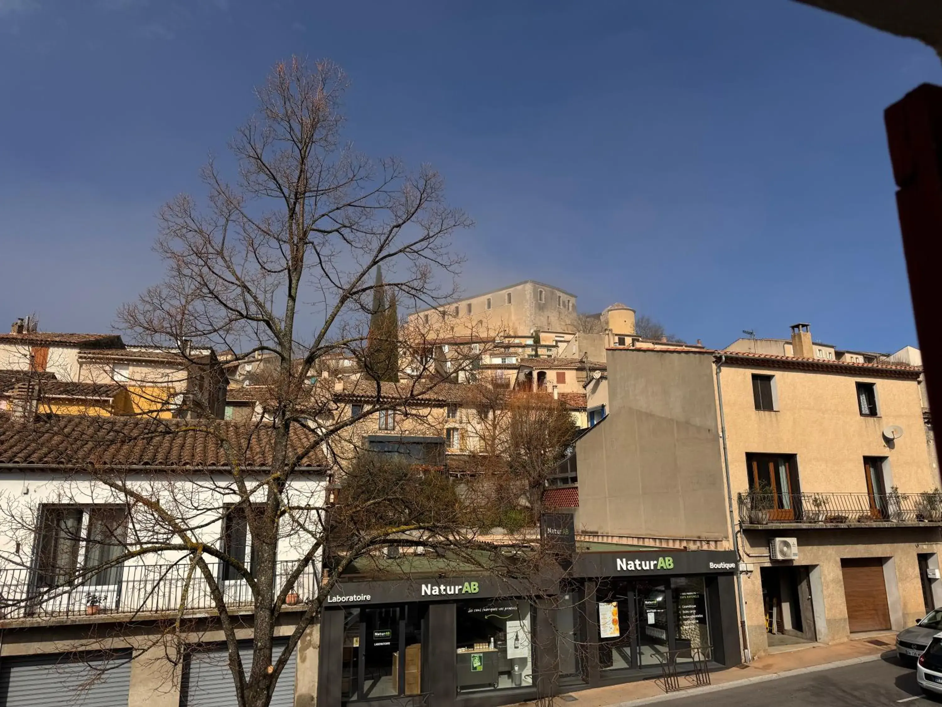 Single Room with Shared Toilet in Le Chemin Neuf Single Room with Shared Toilet in Le Chemin Neuf