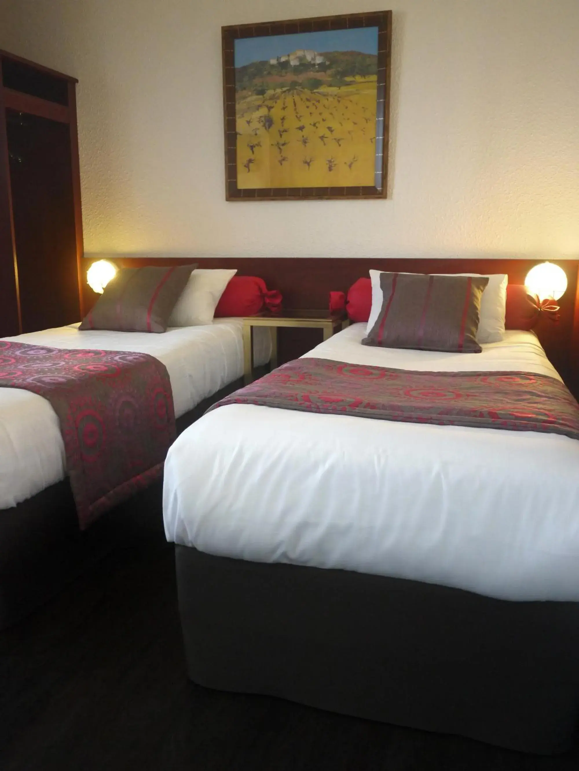 Standard Twin Room in Kyriad Direct Rennes Ouest Standard Twin Room in Kyriad Direct Rennes Ouest