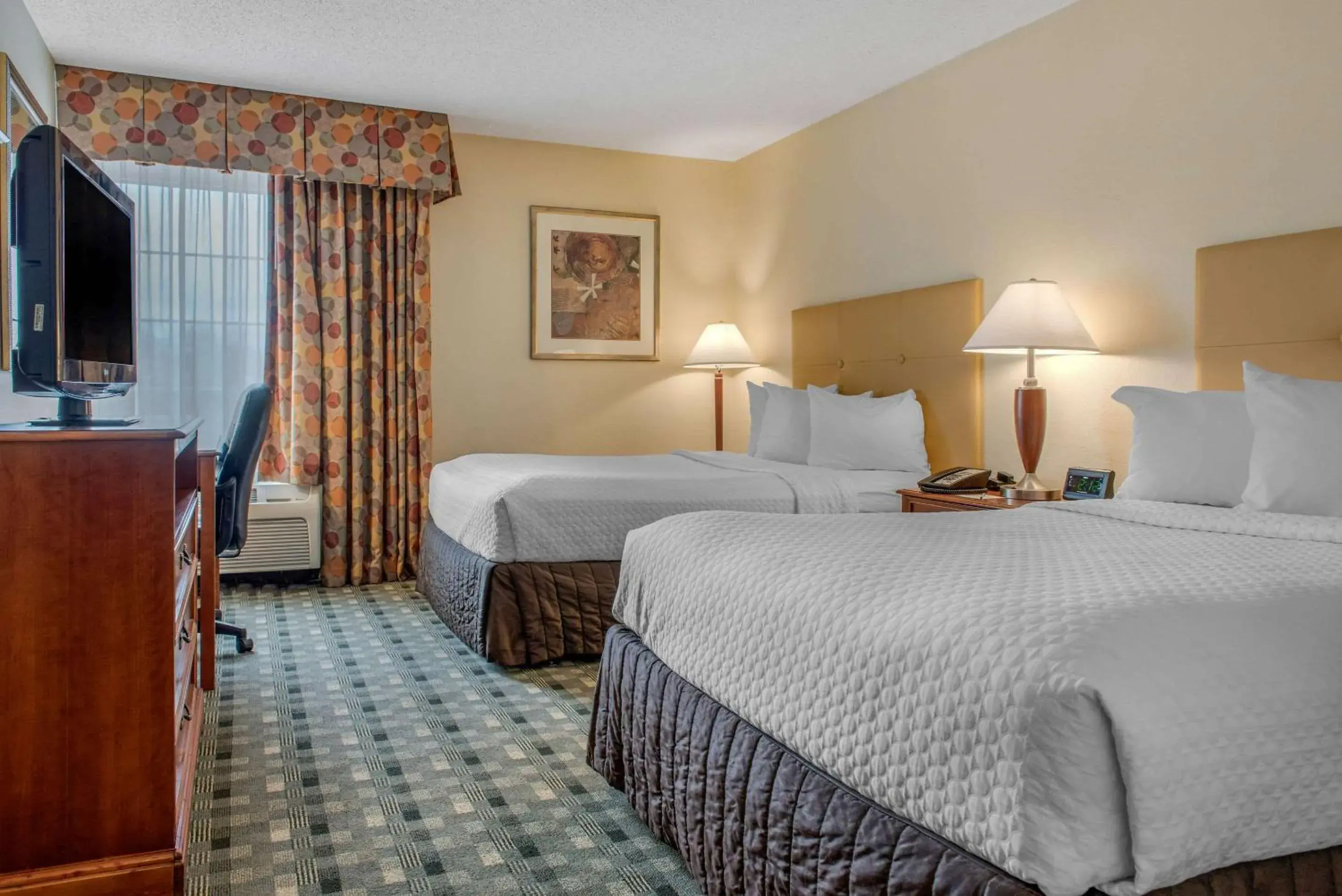 Double Room with Two Double Beds - Non-Smoking in Quality Hotel Conference Center Cincinnati Blue Ash Double Room with Two Double Beds - Non-Smoking in Quality Hotel Conference Center Cincinnati Blue Ash
