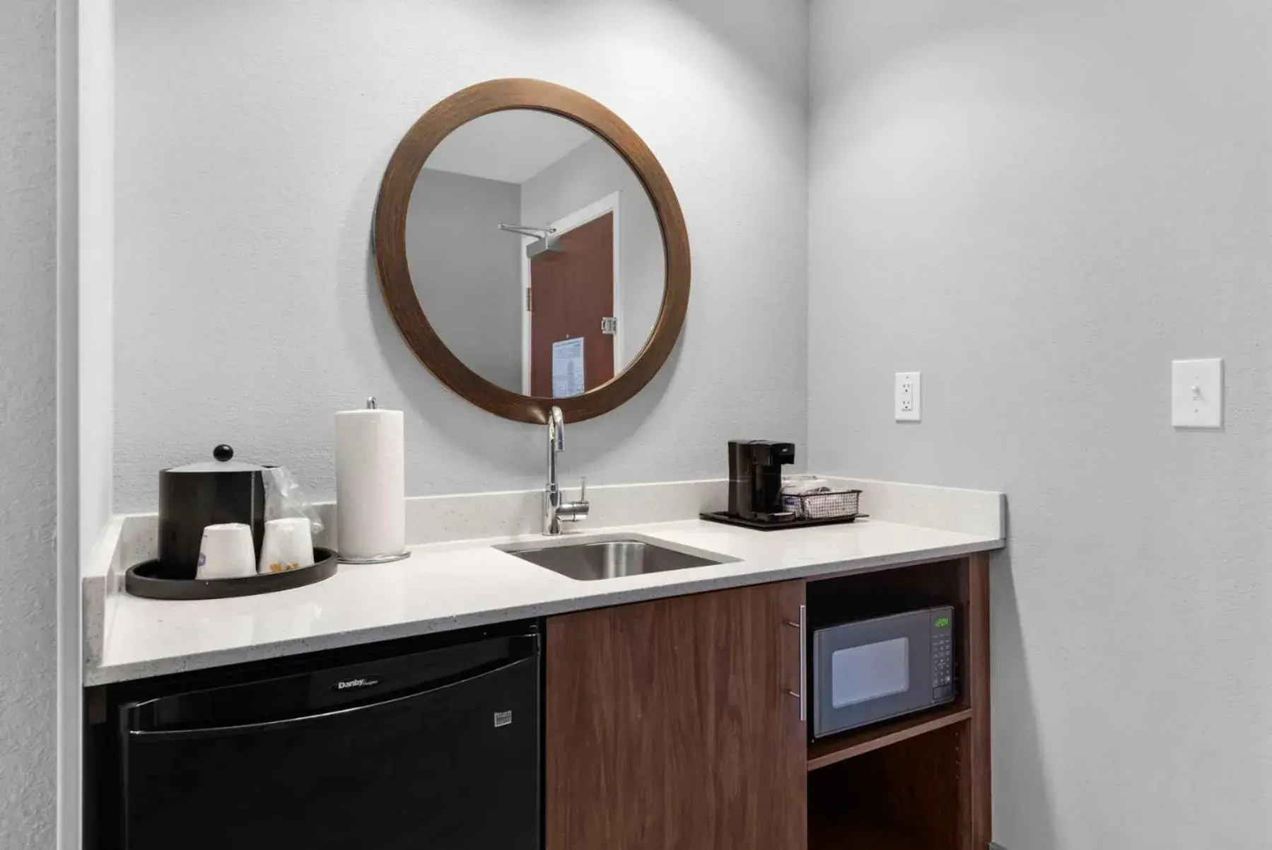 King Studio in Hampton Inn & Suites Pensacola I-10 N at University Town Plaza King Studio in Hampton Inn & Suites Pensacola I-10 N at University Town Plaza