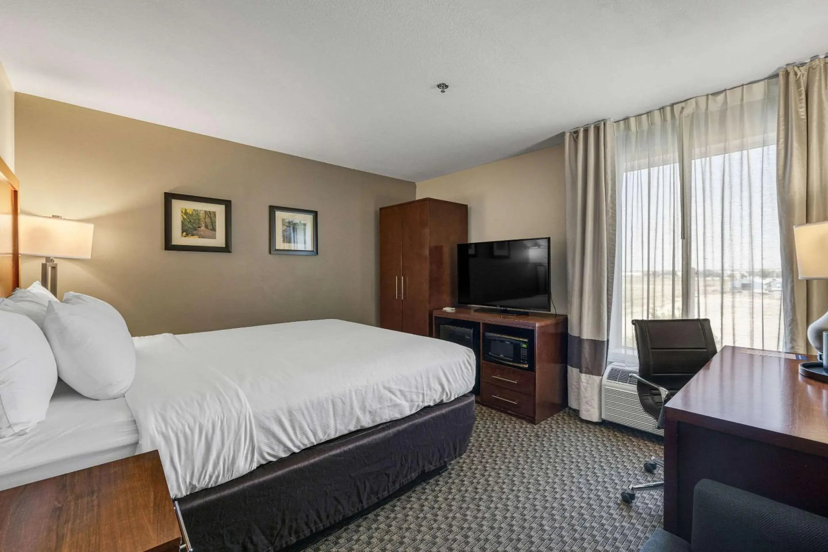 King Room - Accessible/Non-Smoking in Comfort Inn & Suites Logan Near University King Room - Accessible/Non-Smoking in Comfort Inn & Suites Logan Near University