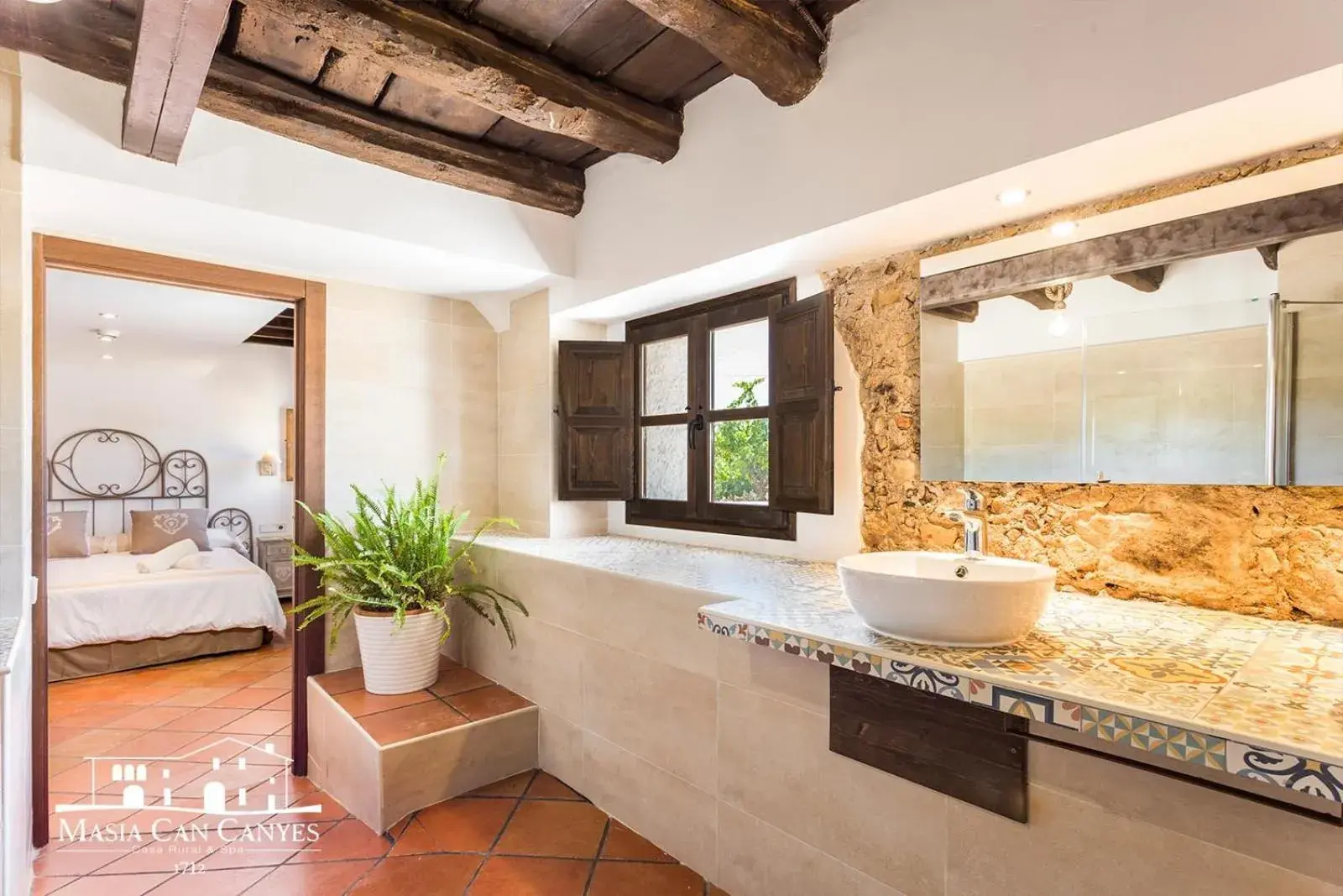 Queen Room - Disability Access in Masia Can Canyes & Spa Queen Room - Disability Access in Masia Can Canyes & Spa