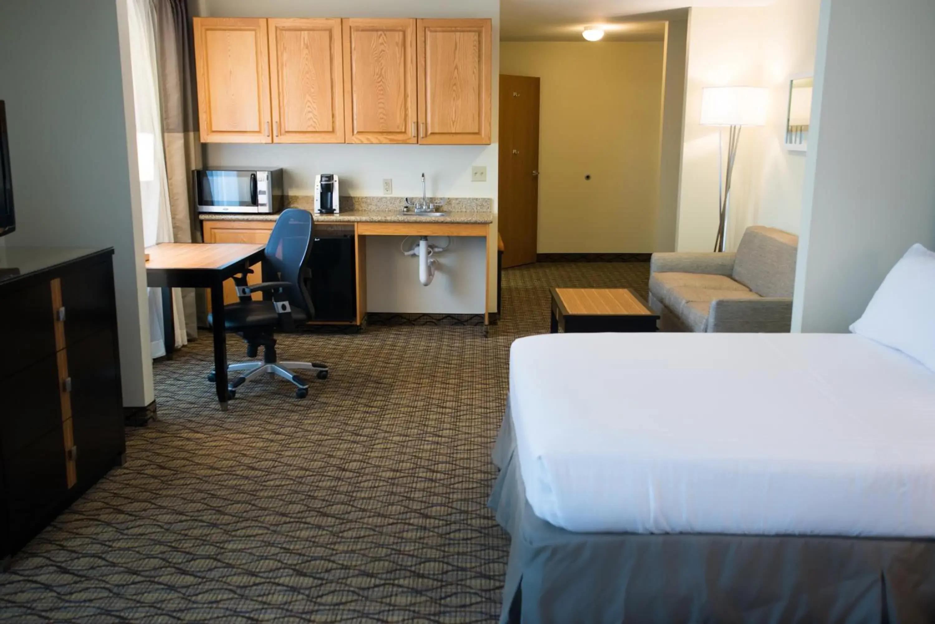 Standard Queen Room with Two Queen Beds and Mobility Accessible Tub in Holiday Inn Express Hotel & Suites Chanhassen by IHG Standard Queen Room with Two Queen Beds and Mobility Accessible Tub in Holiday Inn Express Hotel & Suites Chanhassen by IHG