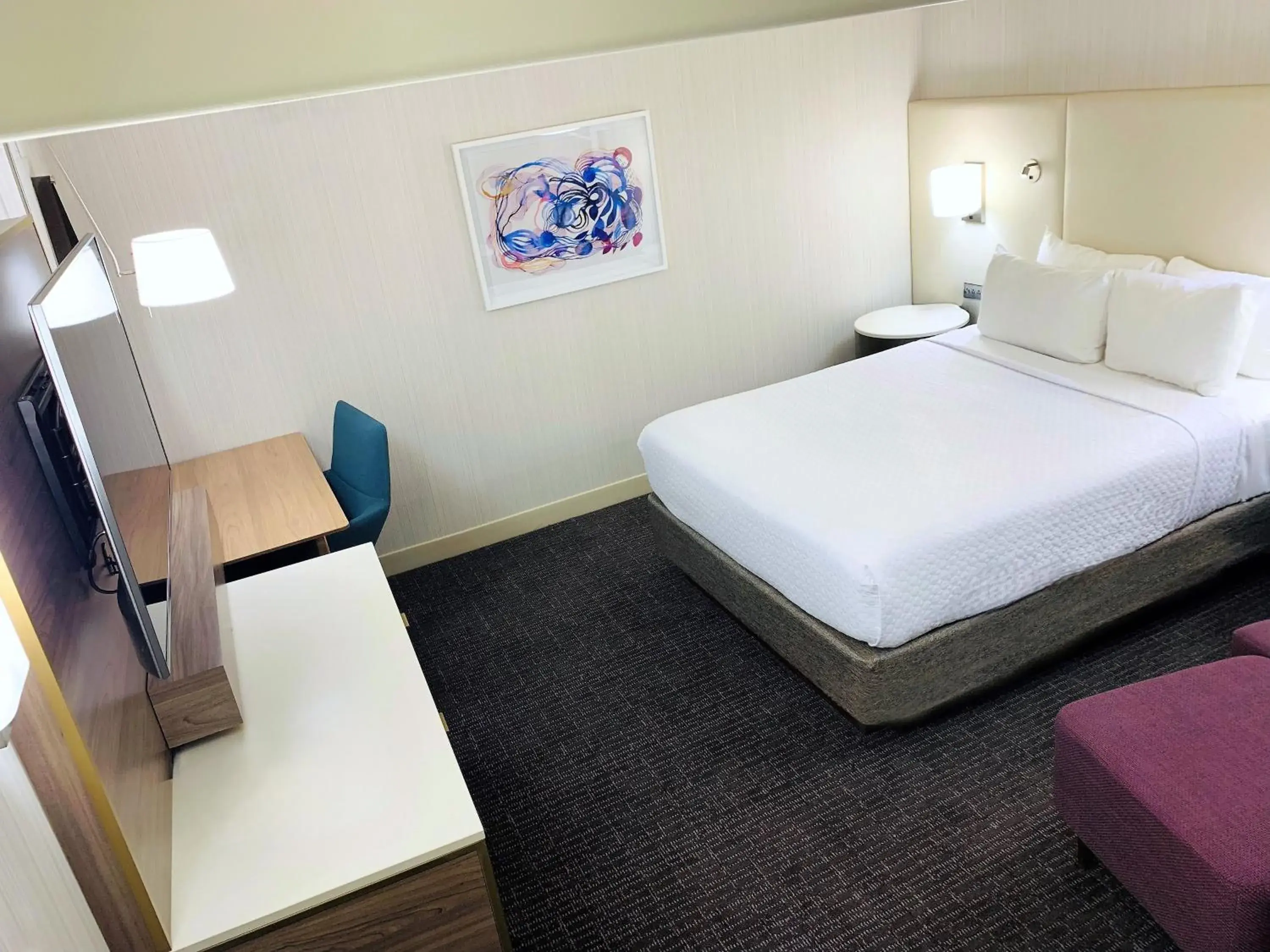 Deluxe Queen Room Mobility Accessible w.Tub in Sonesta Columbus Downtown Deluxe Queen Room Mobility Accessible w.Tub in Sonesta Columbus Downtown