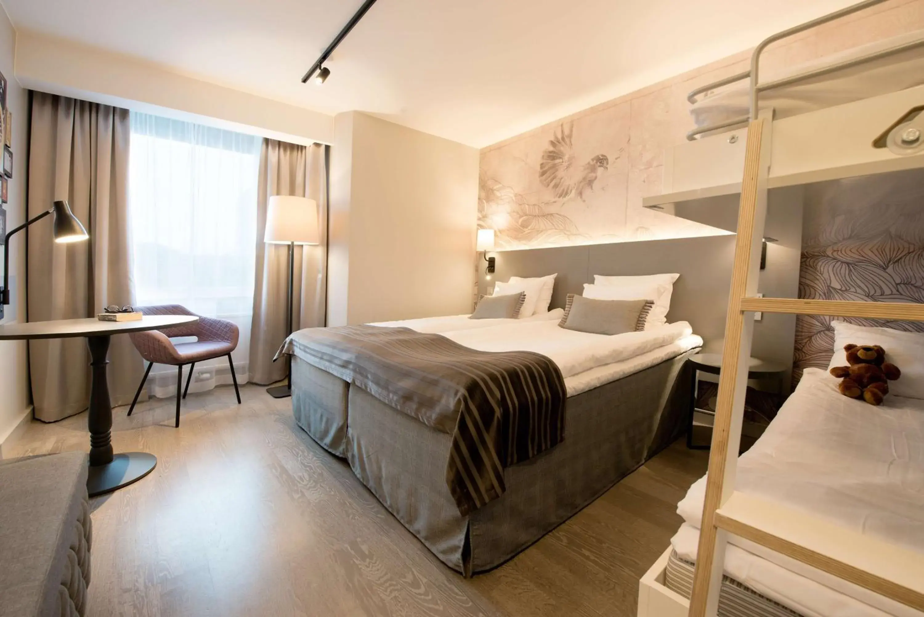 Standard Quadruple Room in Scandic Crown Standard Quadruple Room in Scandic Crown