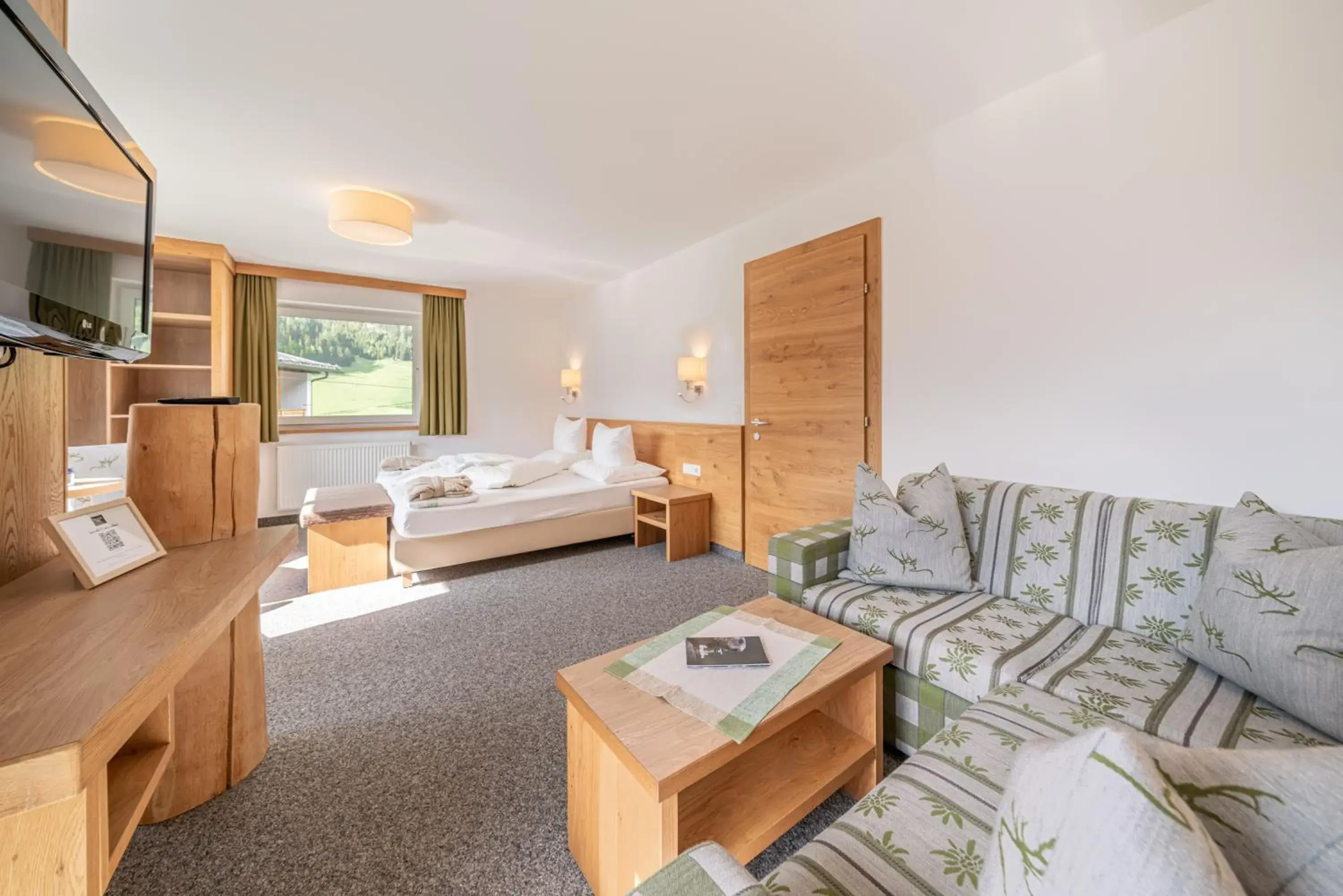 Two-Bedroom Suite in Hotel Falknerhof Two-Bedroom Suite in Hotel Falknerhof