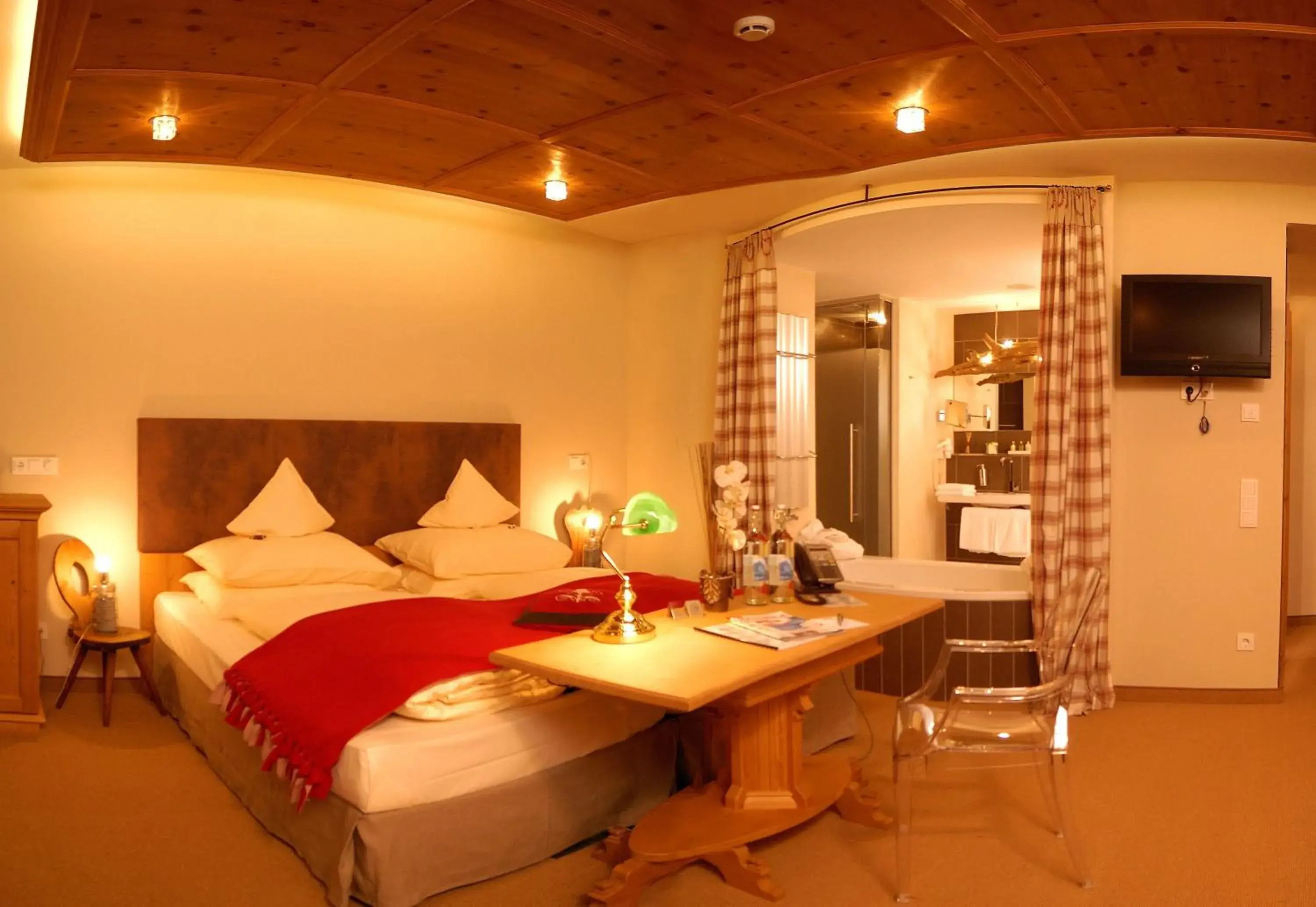 Deluxe Double Room - single occupancy in Hotel Alpine Palace Deluxe Double Room - single occupancy in Hotel Alpine Palace