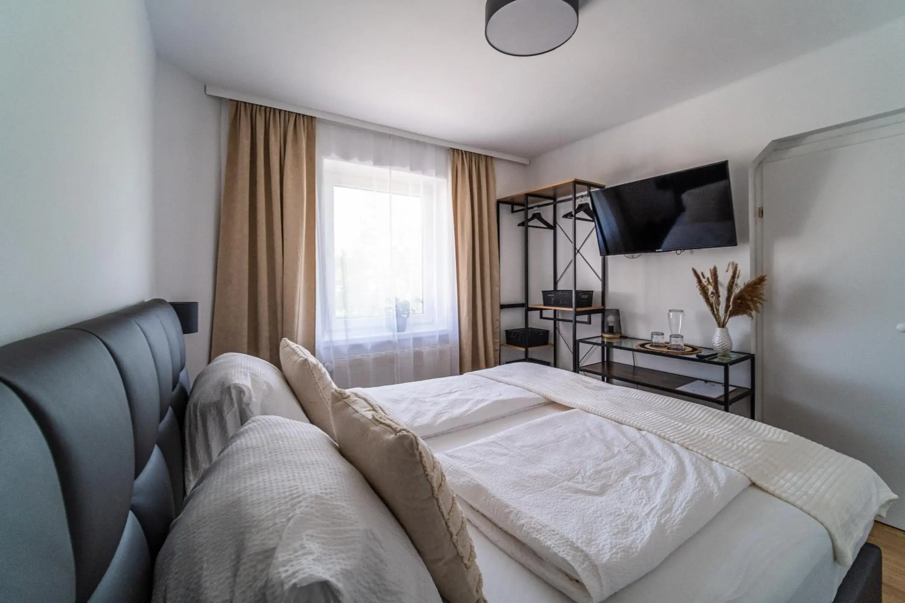 Budget Double Room in Hotel Fuchs & Hase SELF CHECK IN Budget Double Room in Hotel Fuchs & Hase SELF CHECK IN