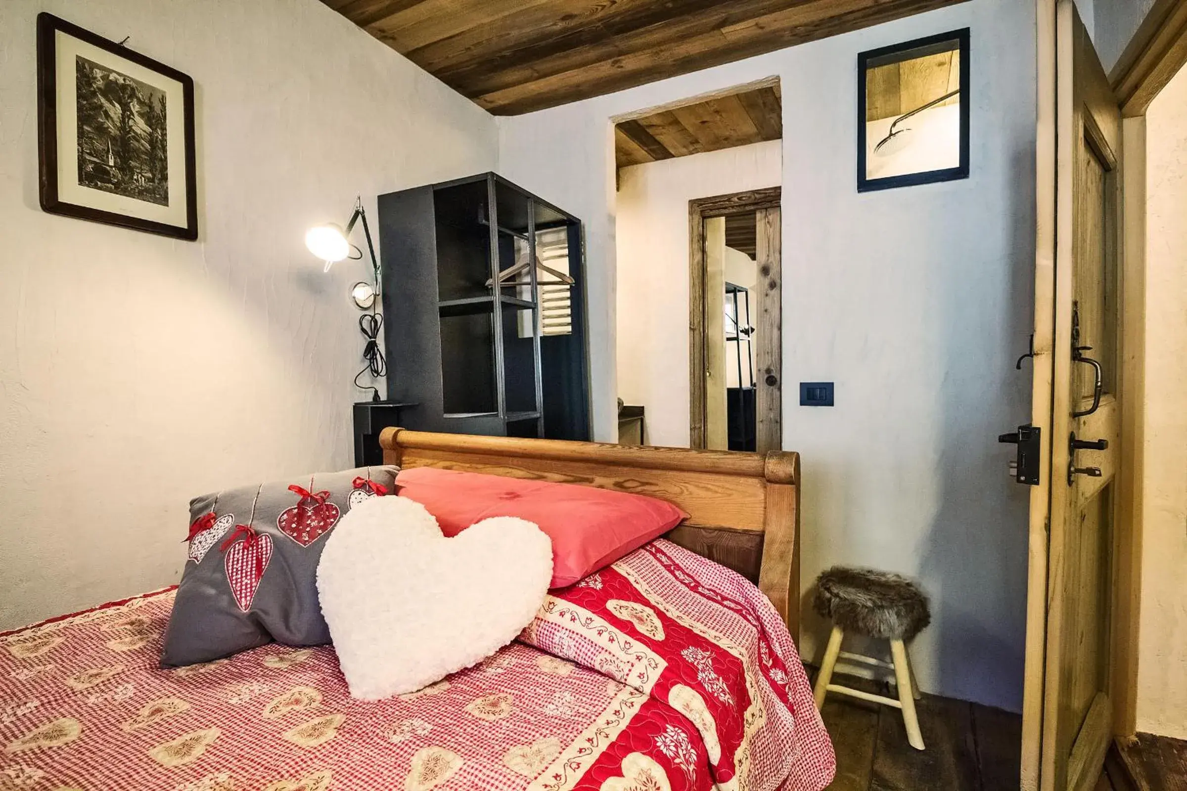 Superior Single Room - single occupancy in Maison La Saxe Superior Single Room - single occupancy in Maison La Saxe