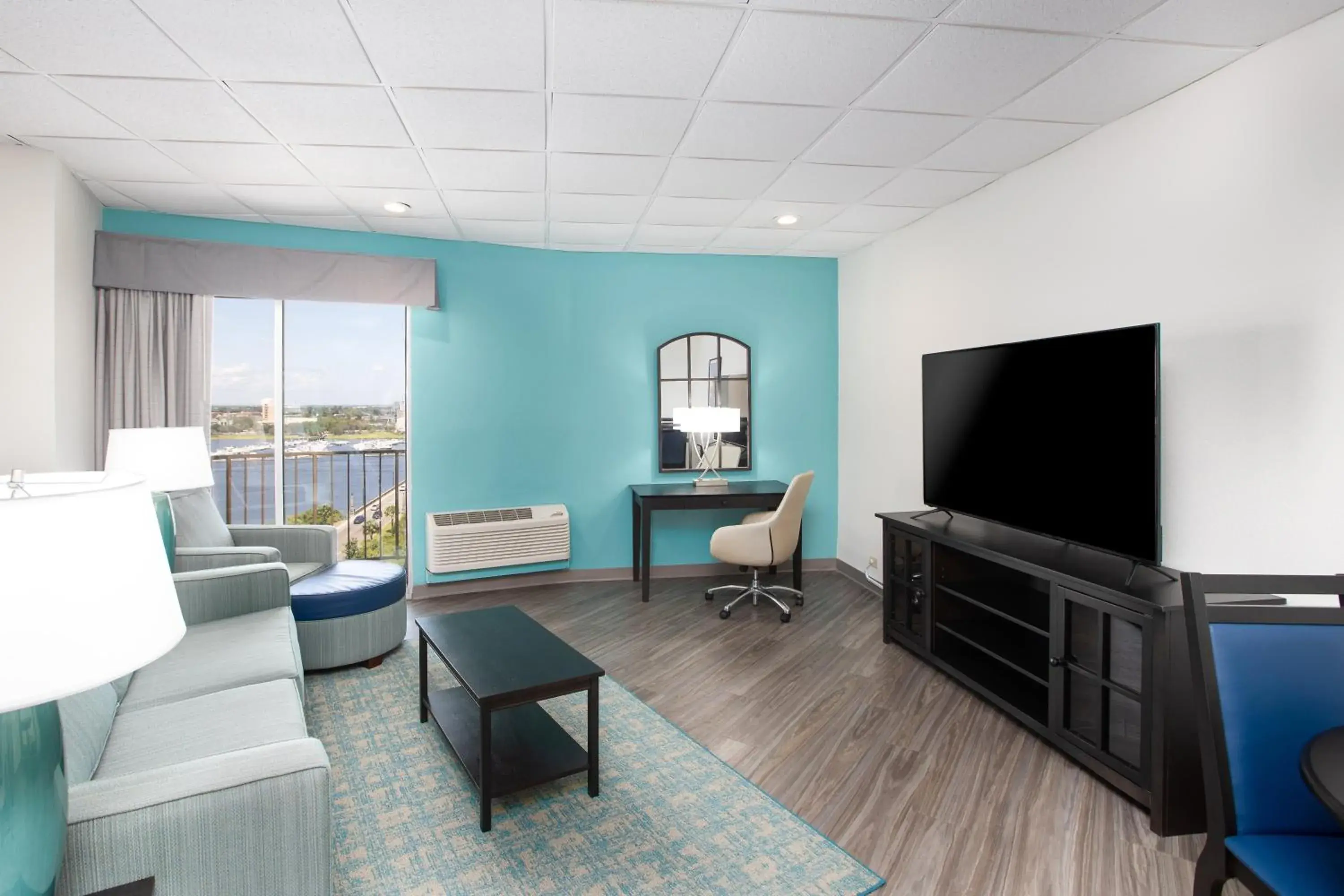 King Suite with Scenic View in Holiday Inn Charleston-Riverview by IHG King Suite with Scenic View in Holiday Inn Charleston-Riverview by IHG