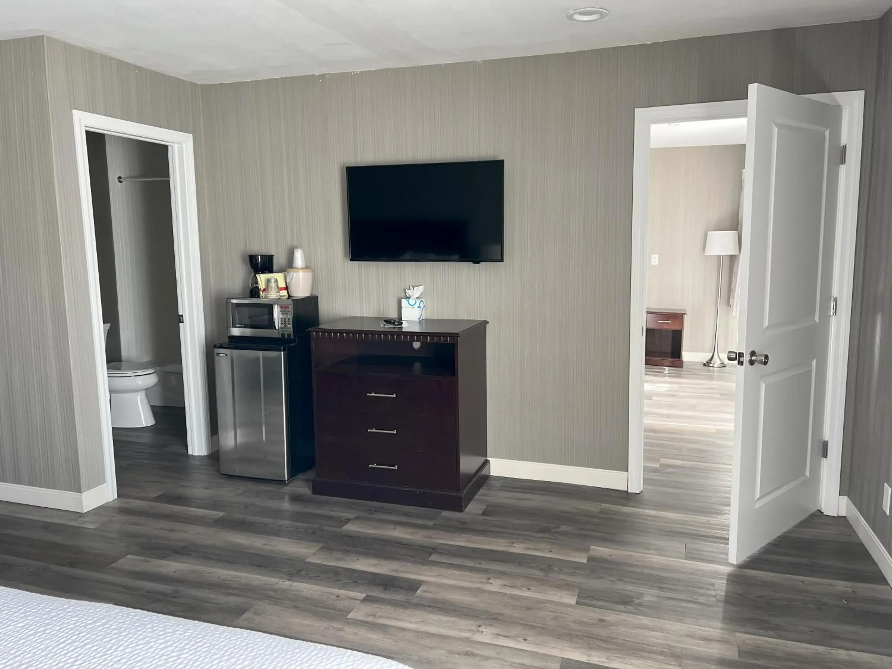 Two Room Suites in Georgian Lakeside Resort Two Room Suites in Georgian Lakeside Resort