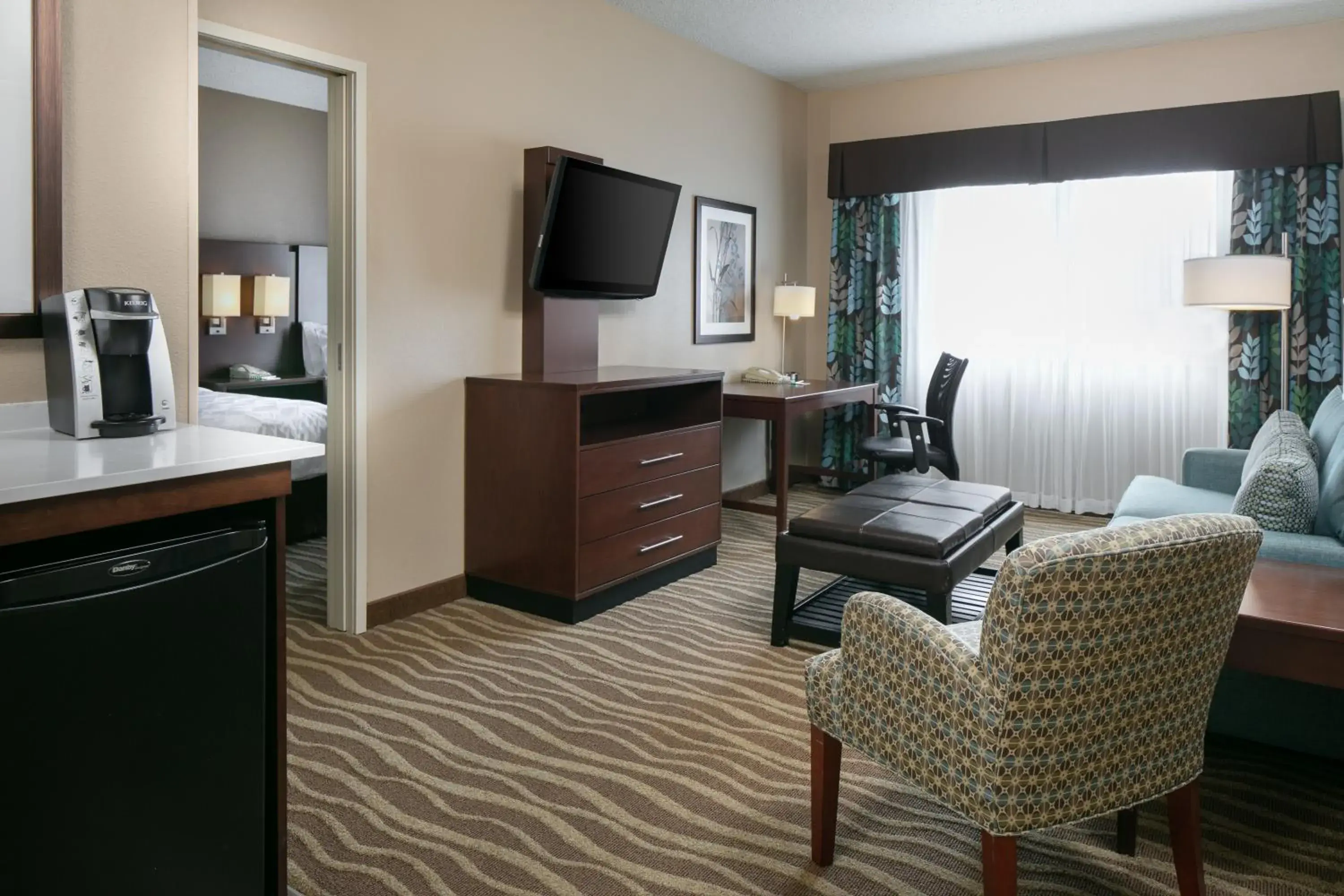 Standard King Room with Sofa Bed in Holiday Inn Hotel & Suites Overland Park-West by IHG Standard King Room with Sofa Bed in Holiday Inn Hotel & Suites Overland Park-West by IHG