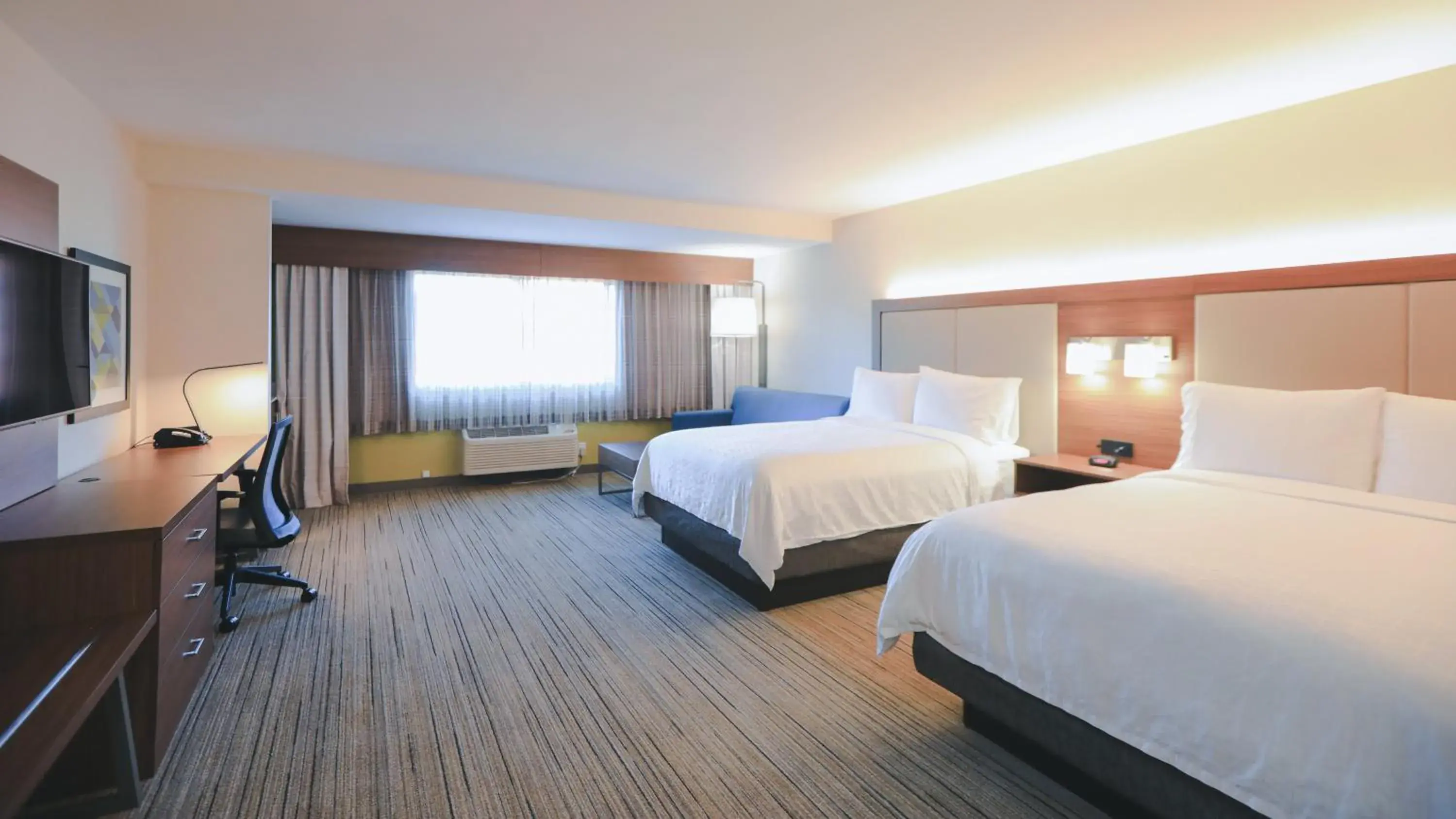 Standard Queen Room with Two Queen Beds and Mobility Accessible Tub in Holiday Inn Express Lompoc by IHG Standard Queen Room with Two Queen Beds and Mobility Accessible Tub in Holiday Inn Express Lompoc by IHG