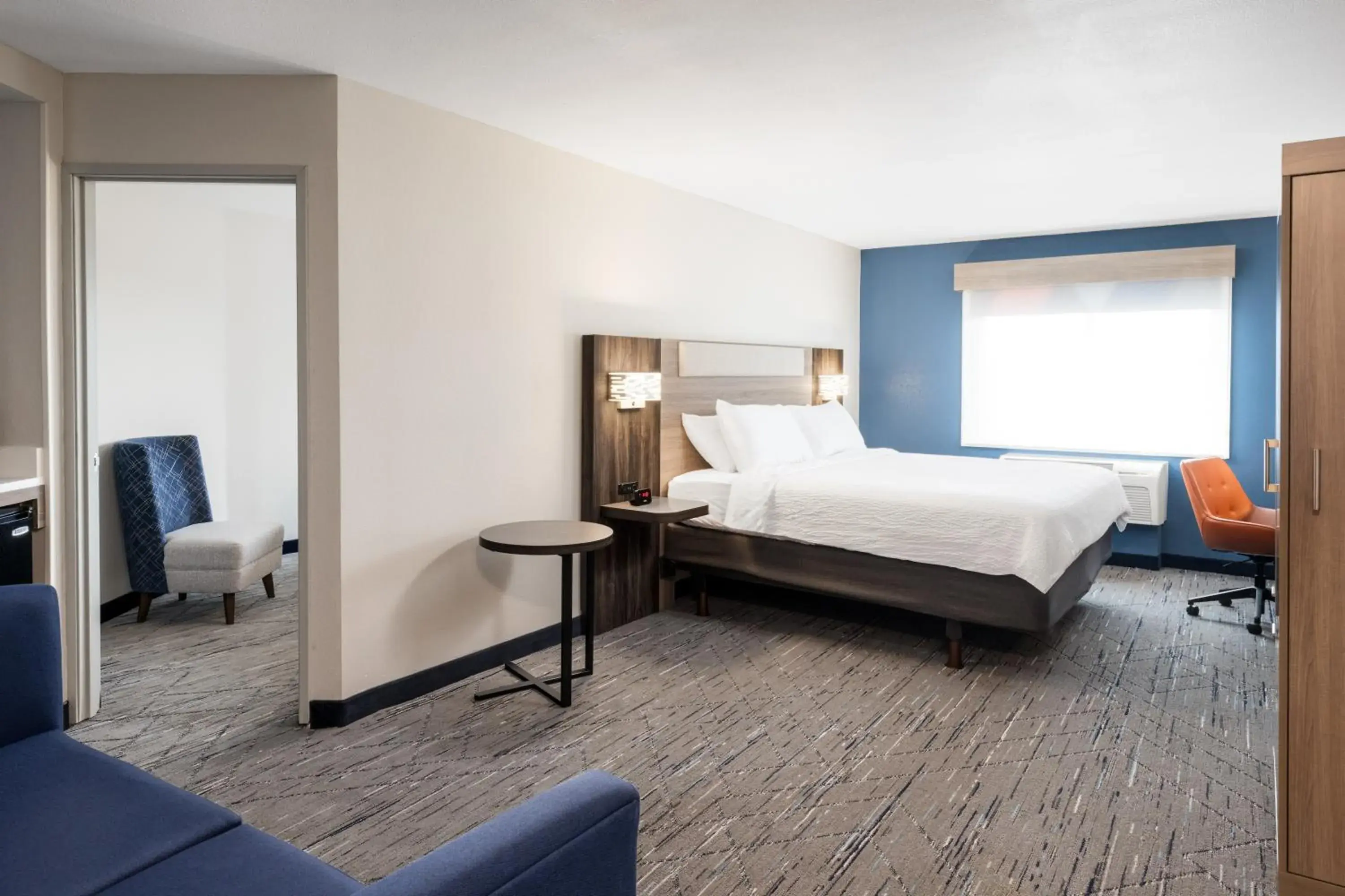 Standard King Room with King and Queen Bed in Holiday Inn Express Portland South - Lake Oswego by IHG Standard King Room with King and Queen Bed in Holiday Inn Express Portland South - Lake Oswego by IHG
