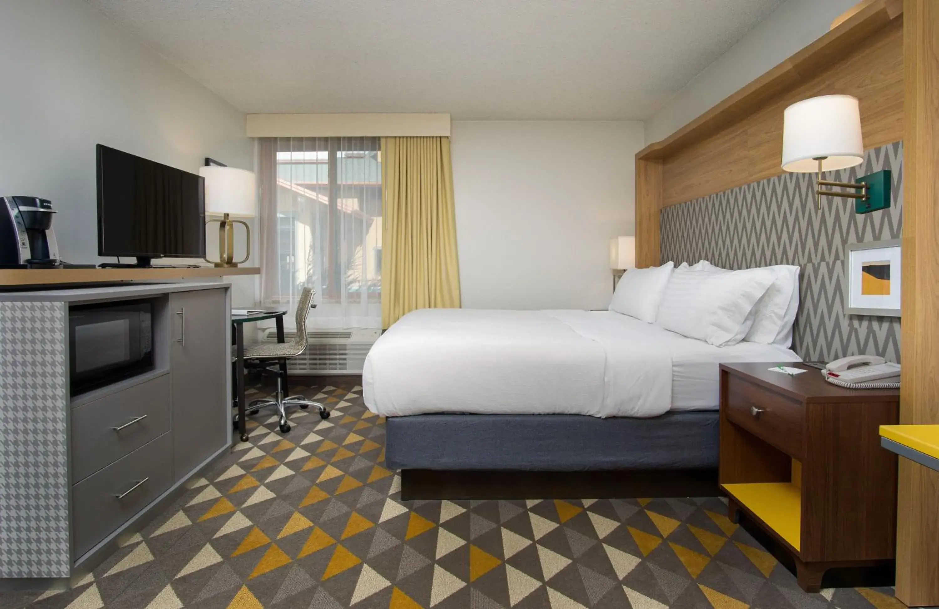 Standard King Room in Holiday Inn Steamboat Springs by IHG Standard King Room in Holiday Inn Steamboat Springs by IHG