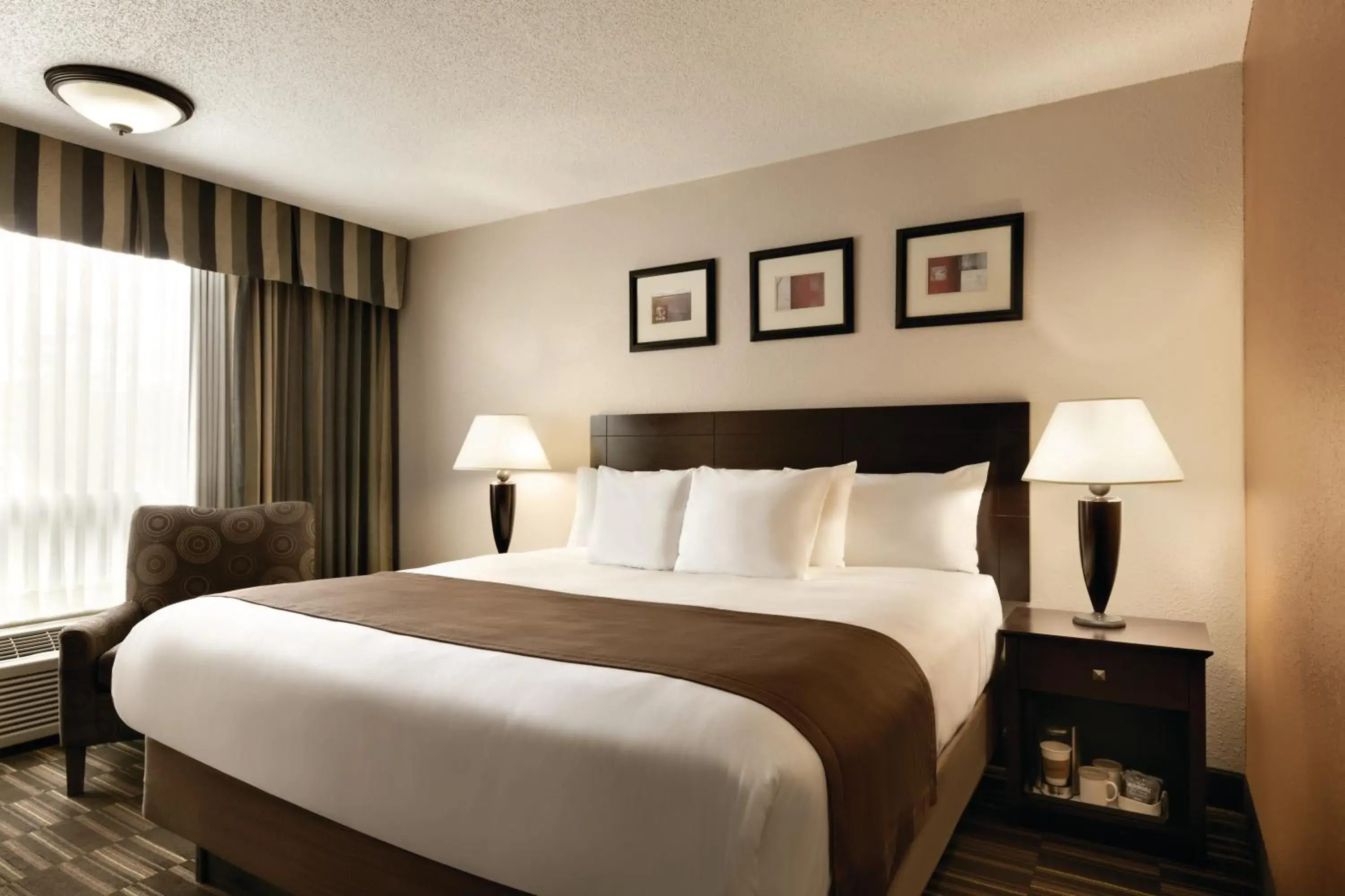 King Room - Non-Smoking in Radisson Hotel Louisville North King Room - Non-Smoking in Radisson Hotel Louisville North