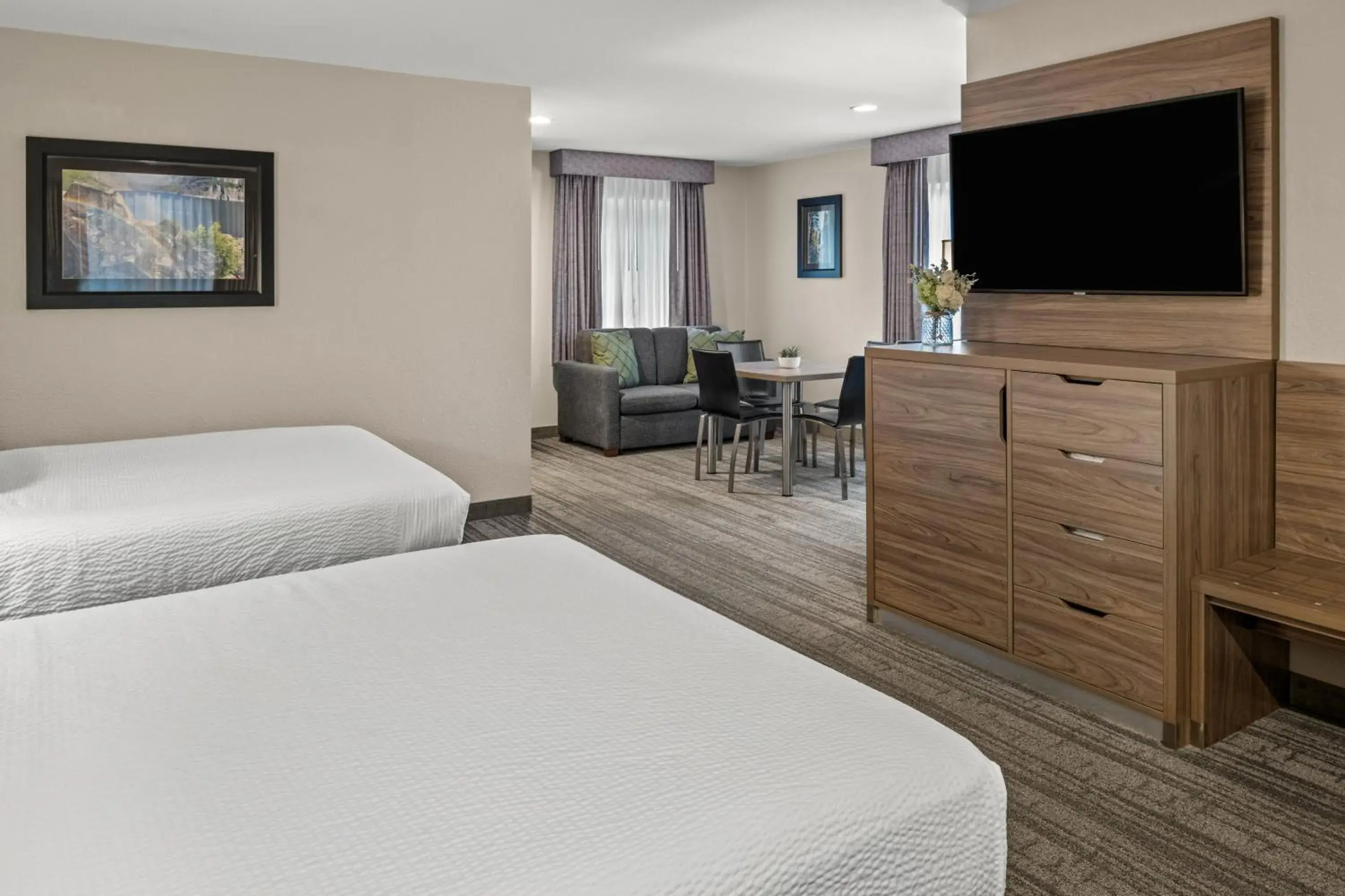 Deluxe Queen Room with Two Queen Beds in Yosemite Westgate Lodge Deluxe Queen Room with Two Queen Beds in Yosemite Westgate Lodge