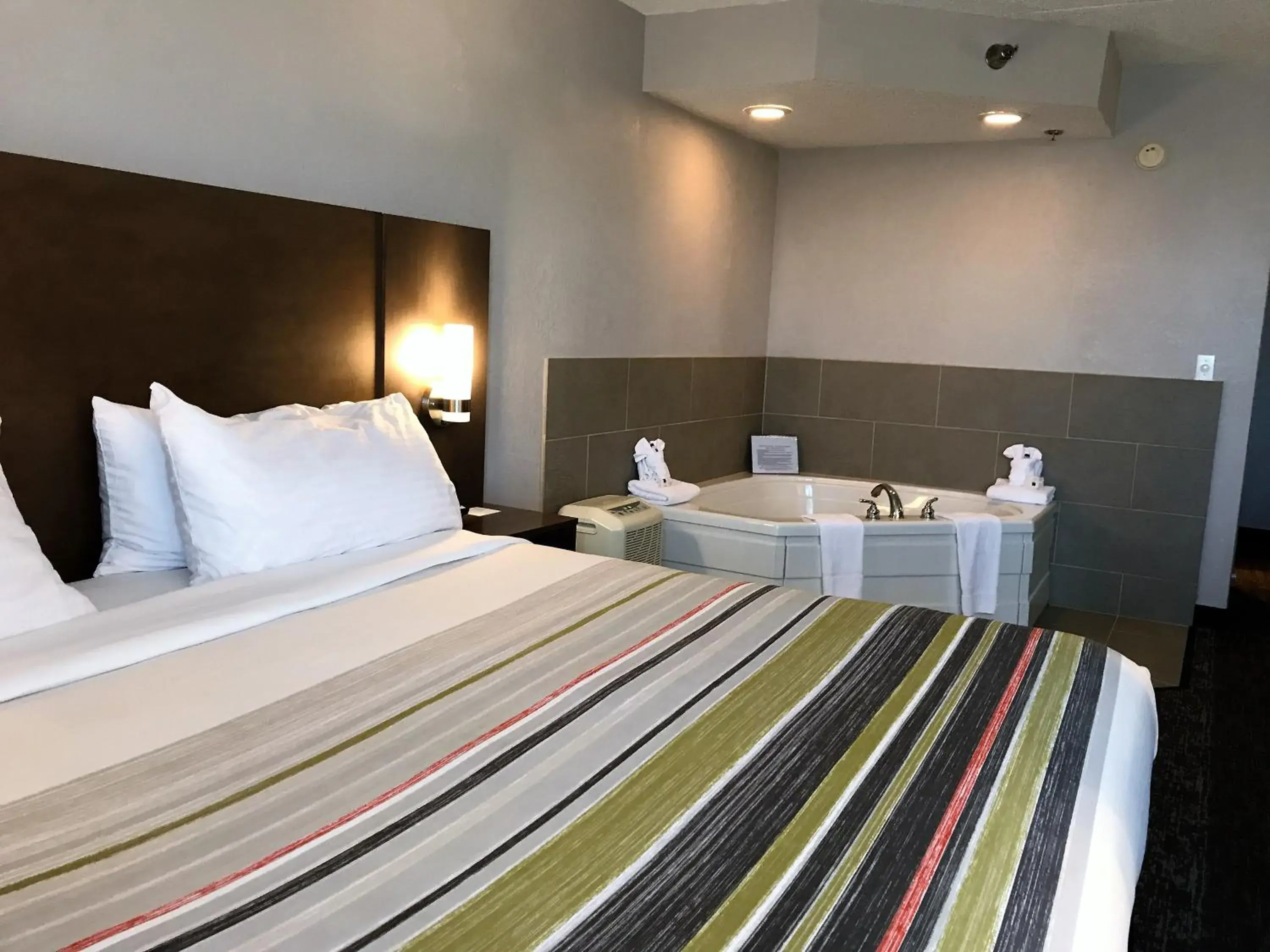 King Suite with Whirlpool - Non-Smoking in Country Inn & Suites by Radisson, Mt Pleasant-Racine West, WI King Suite with Whirlpool - Non-Smoking in Country Inn & Suites by Radisson, Mt Pleasant-Racine West, WI