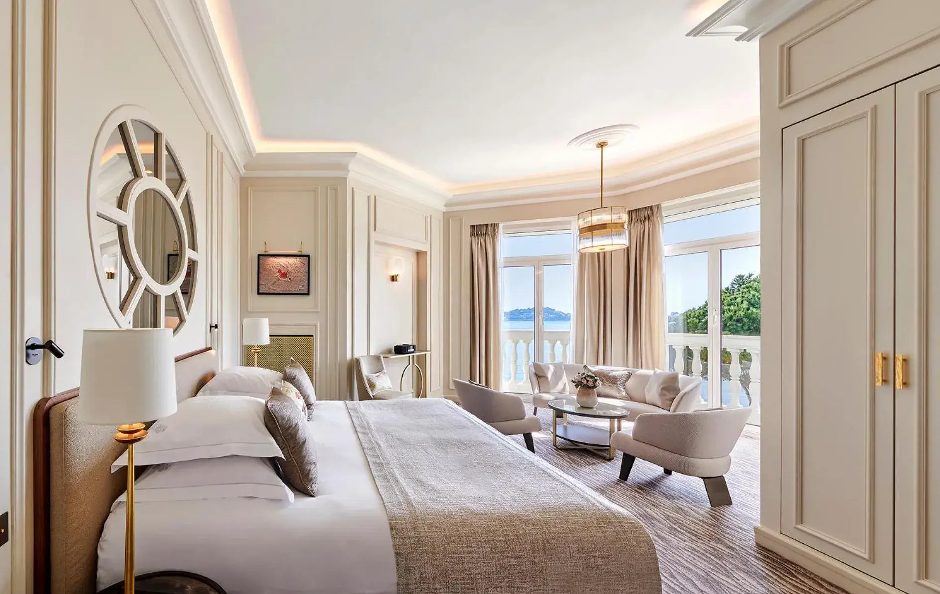 Tower Junior Suite in La Réserve de Beaulieu Tower Junior Suite in La Réserve de Beaulieu