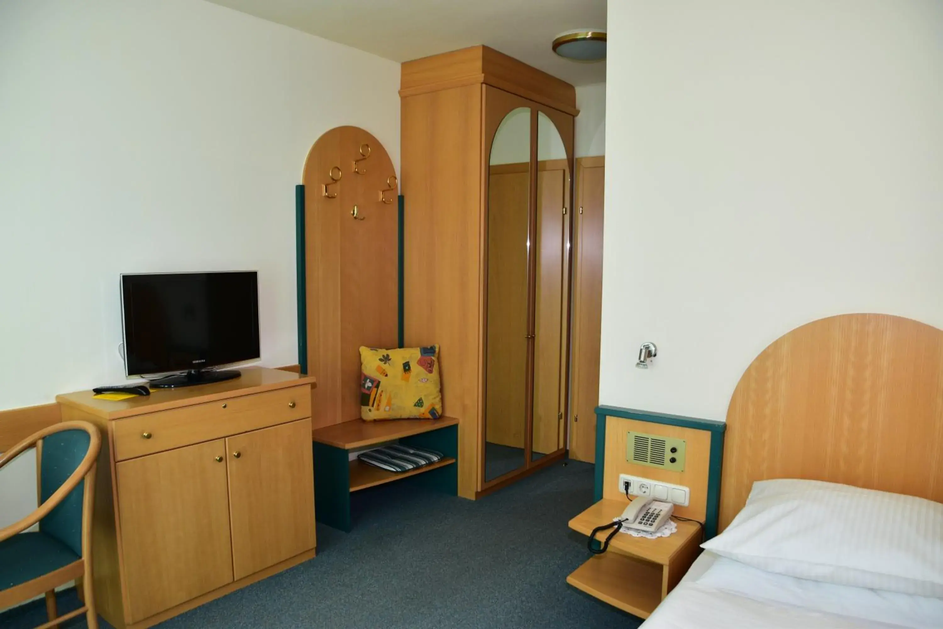 Single Room with Balcony in Florianihof Single Room with Balcony in Florianihof