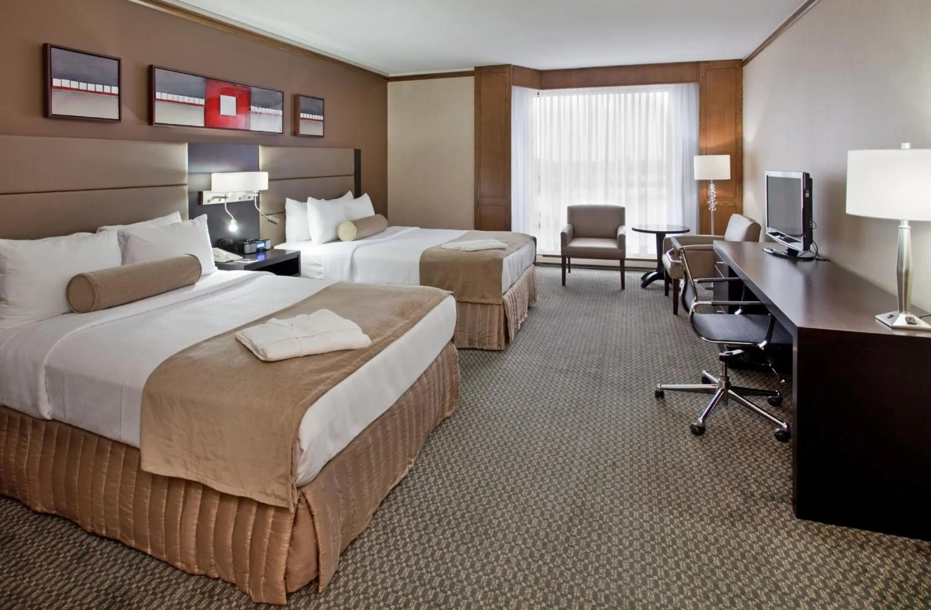 Double Room with Two Double Beds in Hotel Chateauneuf Gatineau-Ottawa Double Room with Two Double Beds in Hotel Chateauneuf Gatineau-Ottawa