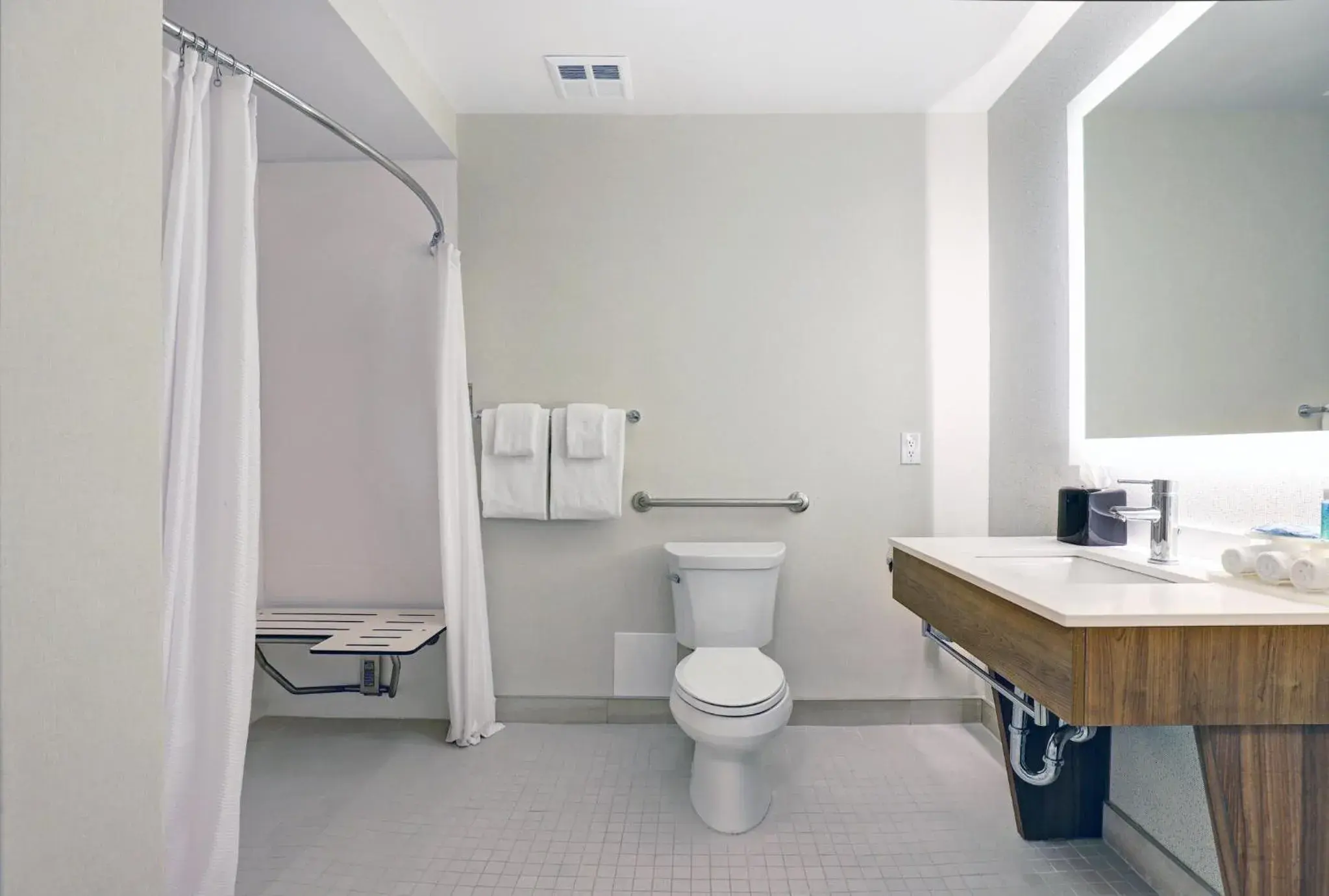 Standard Queen Room with Two Queen Beds and Roll-In Shower - Mobility Access in Holiday Inn Express Whitby Oshawa by IHG Standard Queen Room with Two Queen Beds and Roll-In Shower - Mobility Access in Holiday Inn Express Whitby Oshawa by IHG