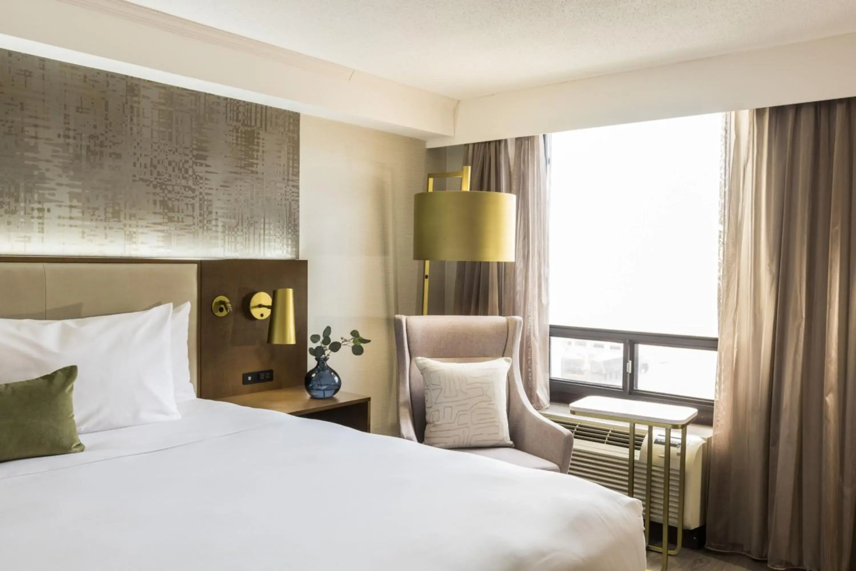 Superior King Room in Crowne Plaza Toronto Airport by IHG Superior King Room in Crowne Plaza Toronto Airport by IHG