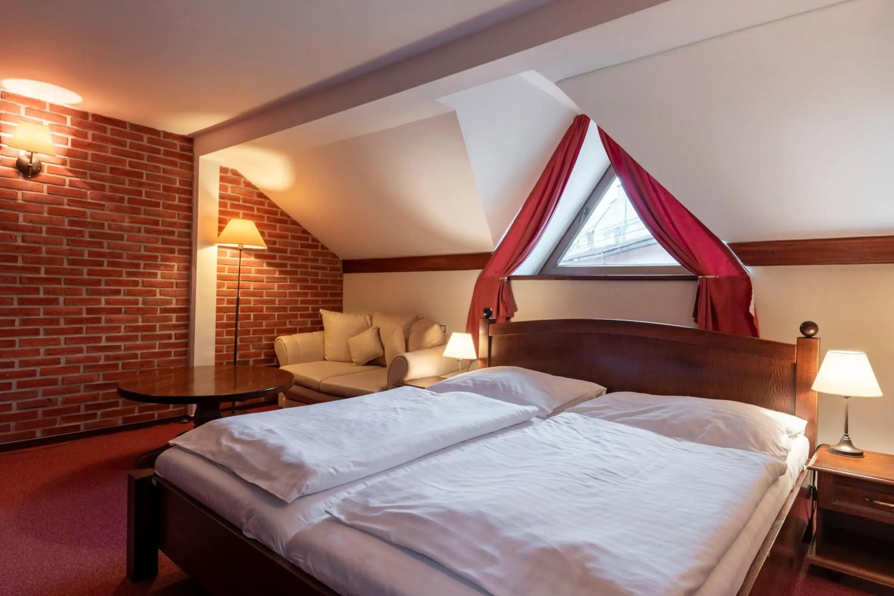 Deluxe Double Room with Bath in Wellness Hotel Gondola Deluxe Double Room with Bath in Wellness Hotel Gondola