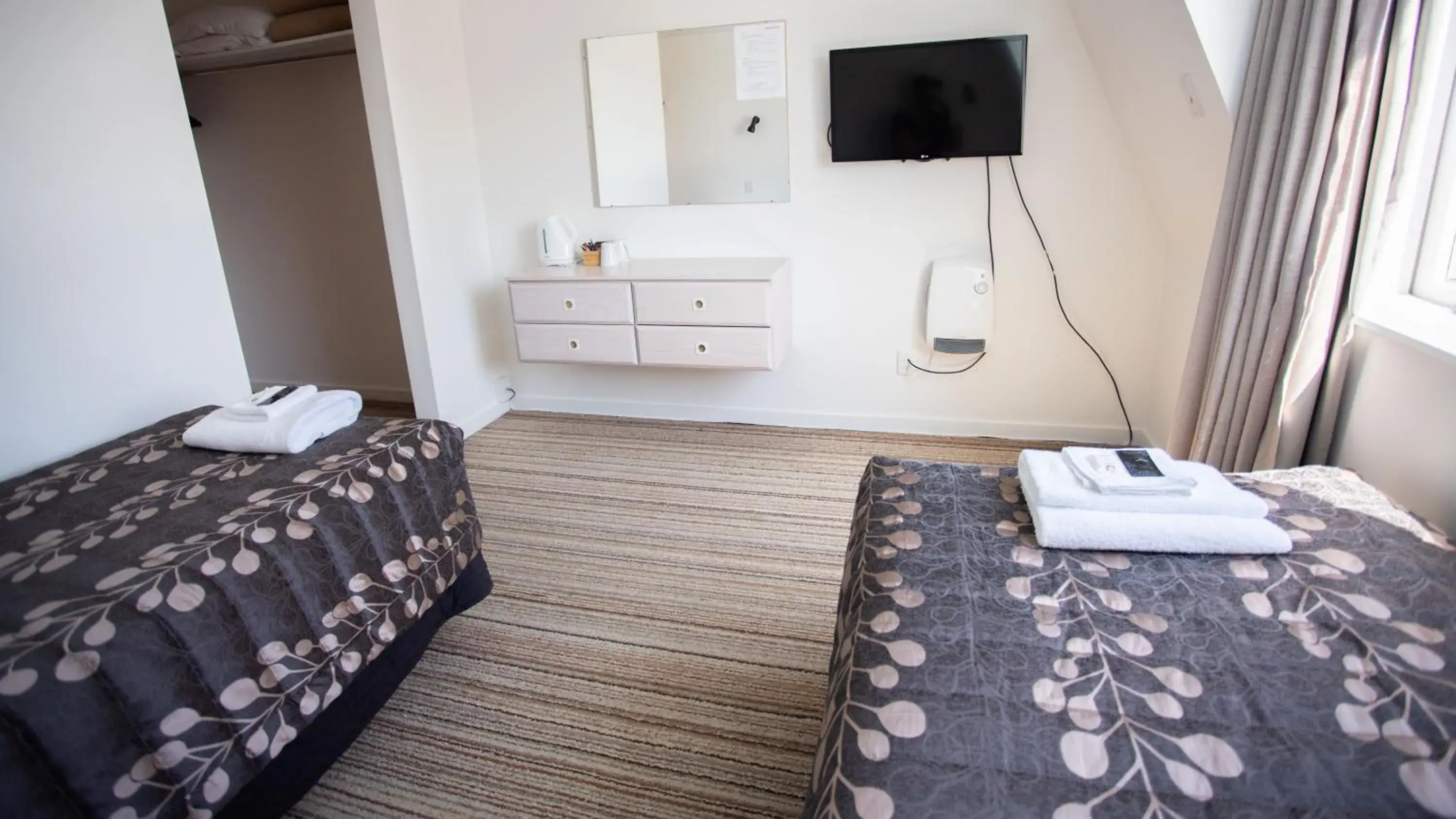 Large Twin Room in Southern Cross Lodge Methven Large Twin Room in Southern Cross Lodge Methven