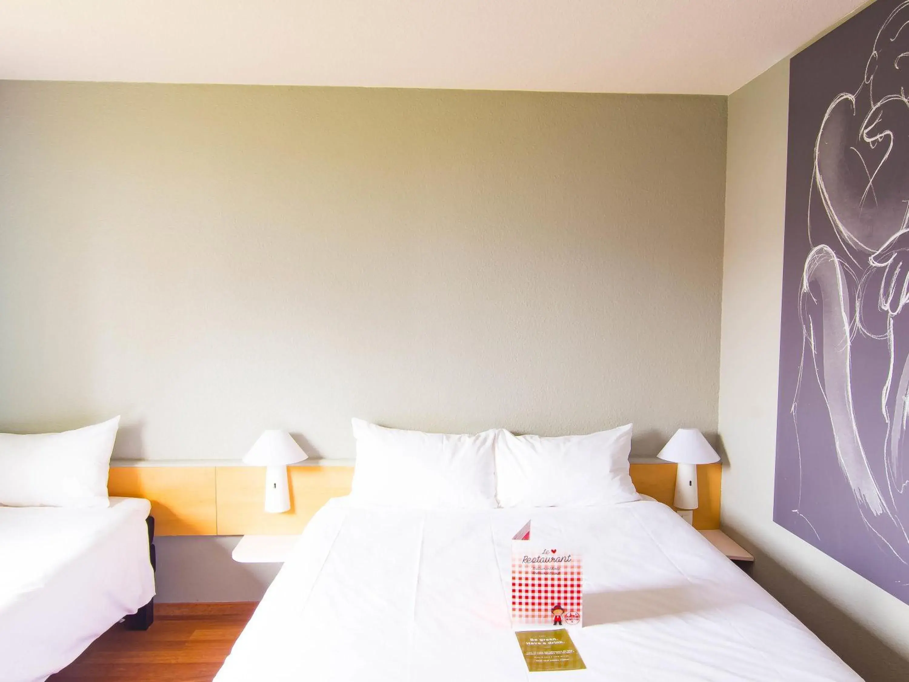 Standard Room with One Double Bed and One Single Bed in ibis Colmar Est - Hotel Restaurant en Alsace Standard Room with One Double Bed and One Single Bed in ibis Colmar Est - Hotel Restaurant en Alsace