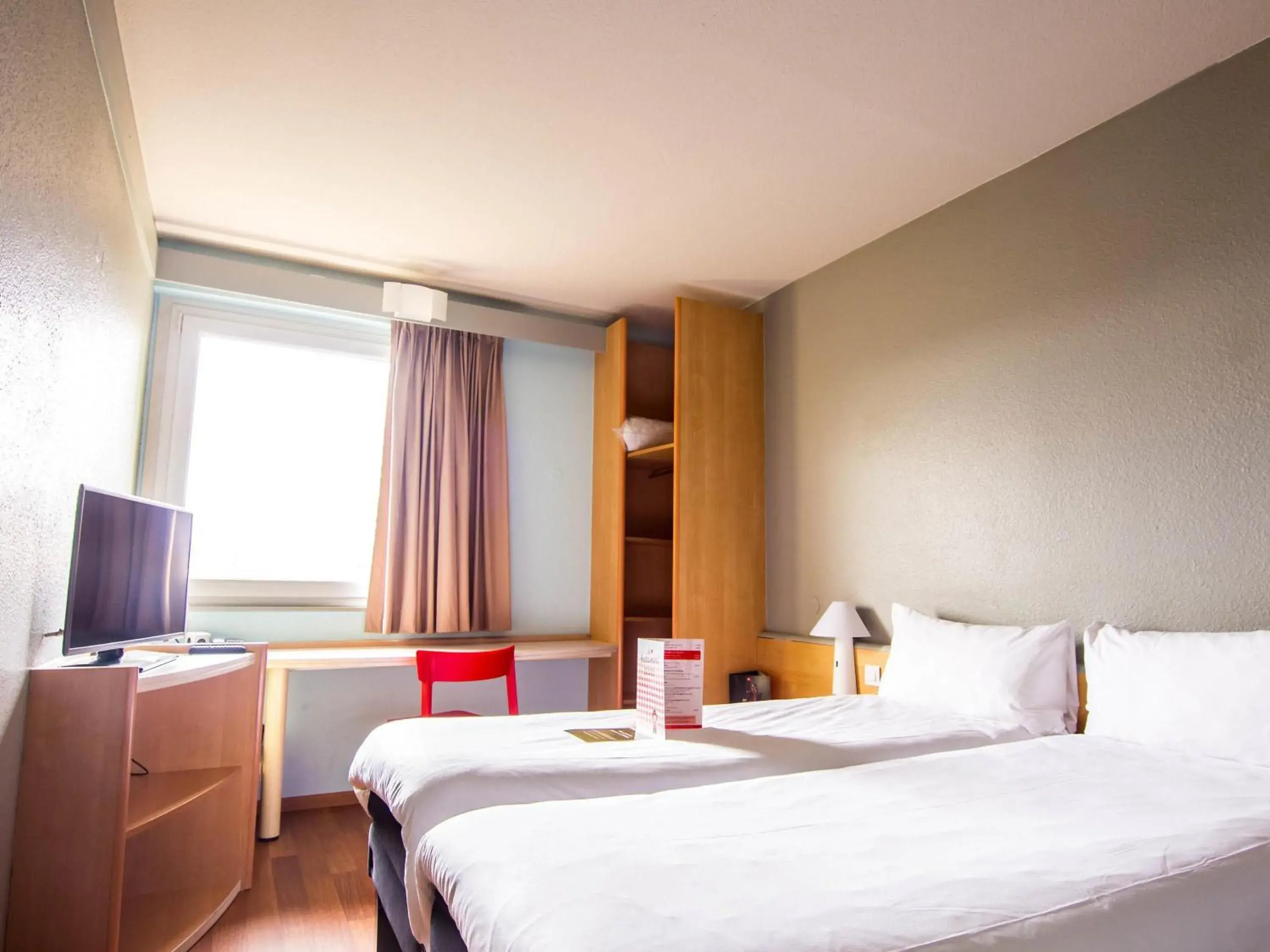 Standard Twin Room in ibis Colmar Est - Hotel Restaurant en Alsace Standard Twin Room in ibis Colmar Est - Hotel Restaurant en Alsace