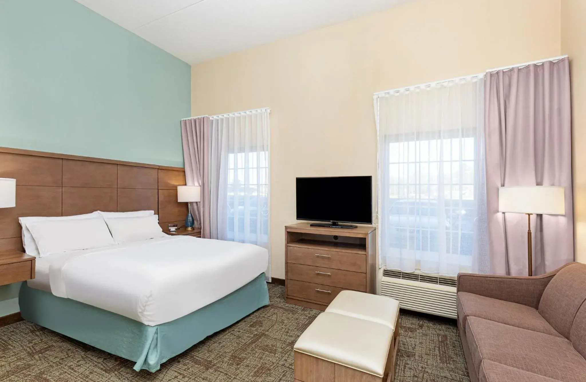 Queen Studio Suite - Hearing Accessible/ Non-Smoking in Staybridge Suites-Knoxville Oak Ridge by IHG Queen Studio Suite - Hearing Accessible/ Non-Smoking in Staybridge Suites-Knoxville Oak Ridge by IHG