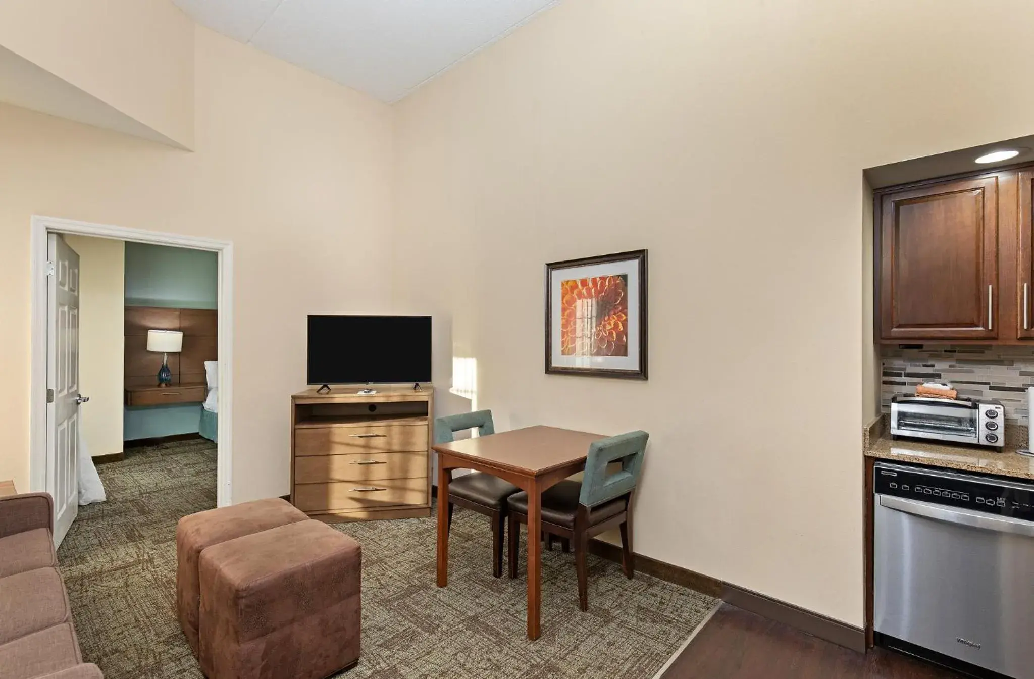 Two-Bedroom Suite with Bath Tub - Disability Access/Non-Smoking in Staybridge Suites-Knoxville Oak Ridge by IHG Two-Bedroom Suite with Bath Tub - Disability Access/Non-Smoking in Staybridge Suites-Knoxville Oak Ridge by IHG