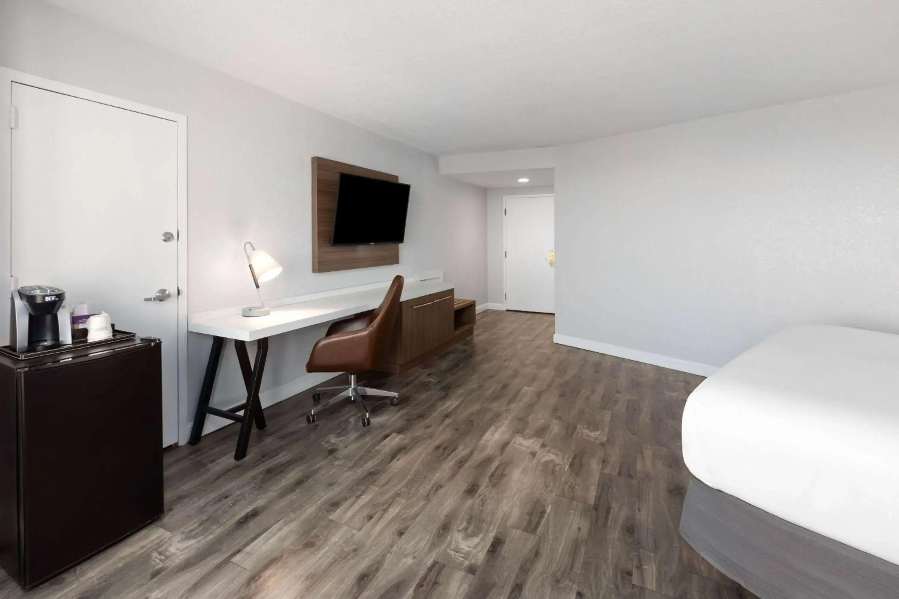 King Room with Roll-in Shower - Mobility Access/Non-Smoking in Wyndham Garden Norfolk Downtown King Room with Roll-in Shower - Mobility Access/Non-Smoking in Wyndham Garden Norfolk Downtown