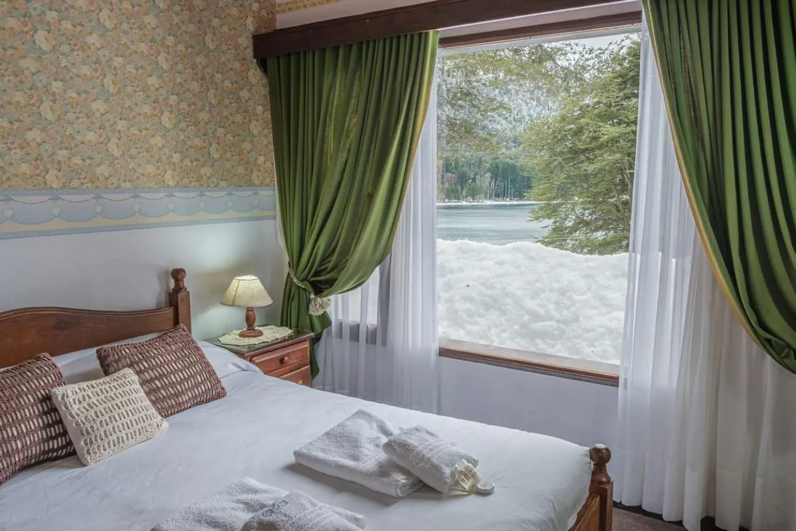 Twin Room with Lake View in Hosteria El Condado Twin Room with Lake View in Hosteria El Condado