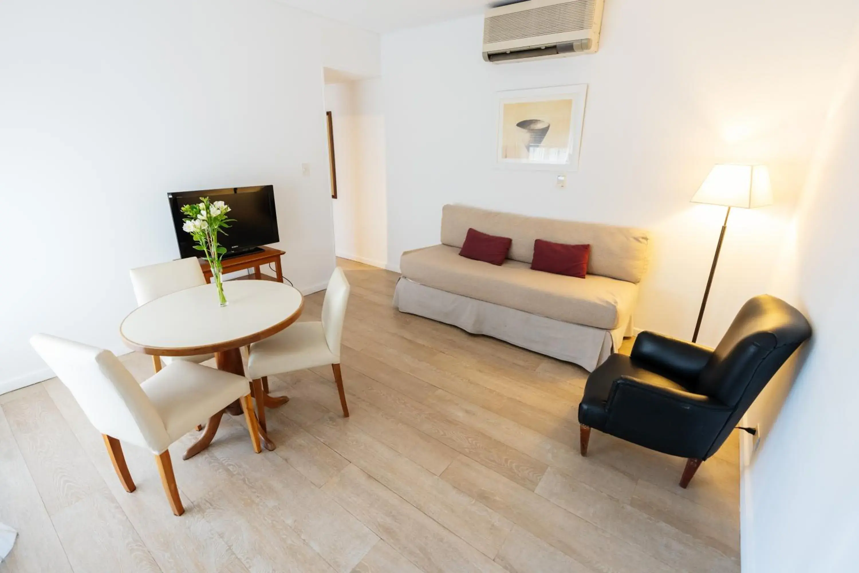 Two-Bedroom Apartment in Loi Flats Buenos Aires Two-Bedroom Apartment in Loi Flats Buenos Aires