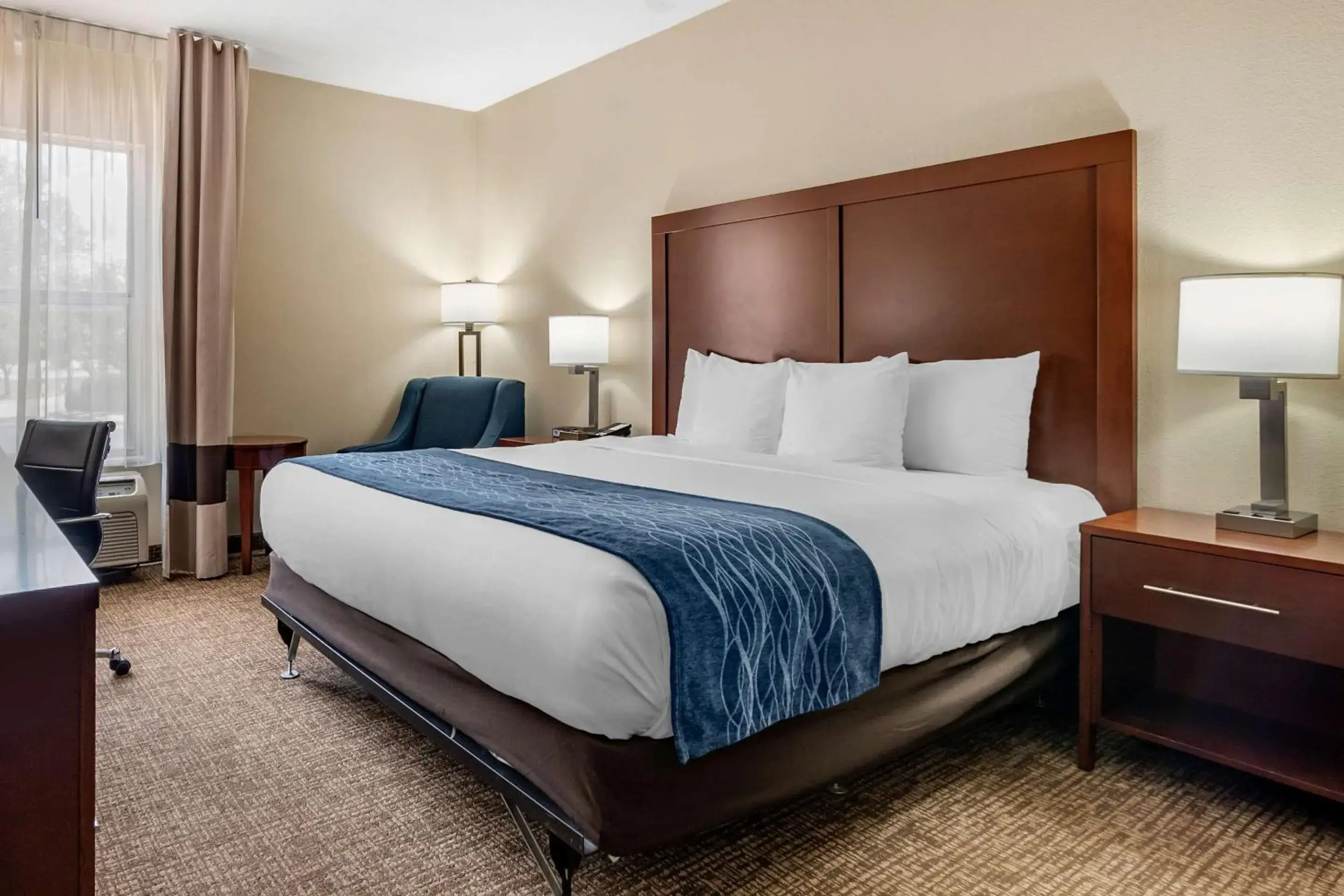 King Room - Non-Smoking in Comfort Inn & Suites Junction City - near Fort Riley King Room - Non-Smoking in Comfort Inn & Suites Junction City - near Fort Riley