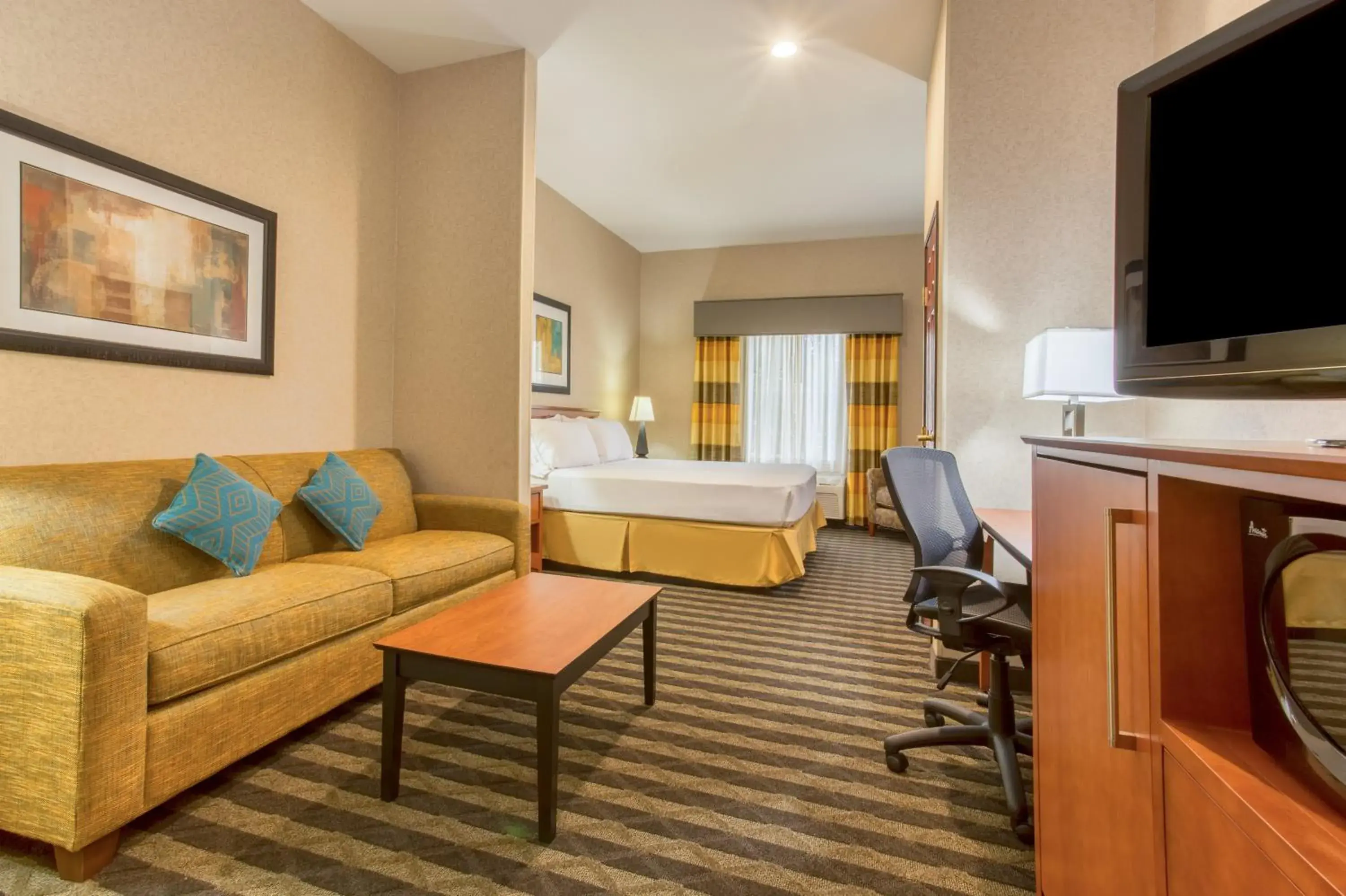 Suite - Hearing Accessible - Non-Smoking in Holiday Inn Express Hotel & Suites Manteca by IHG Suite - Hearing Accessible - Non-Smoking in Holiday Inn Express Hotel & Suites Manteca by IHG