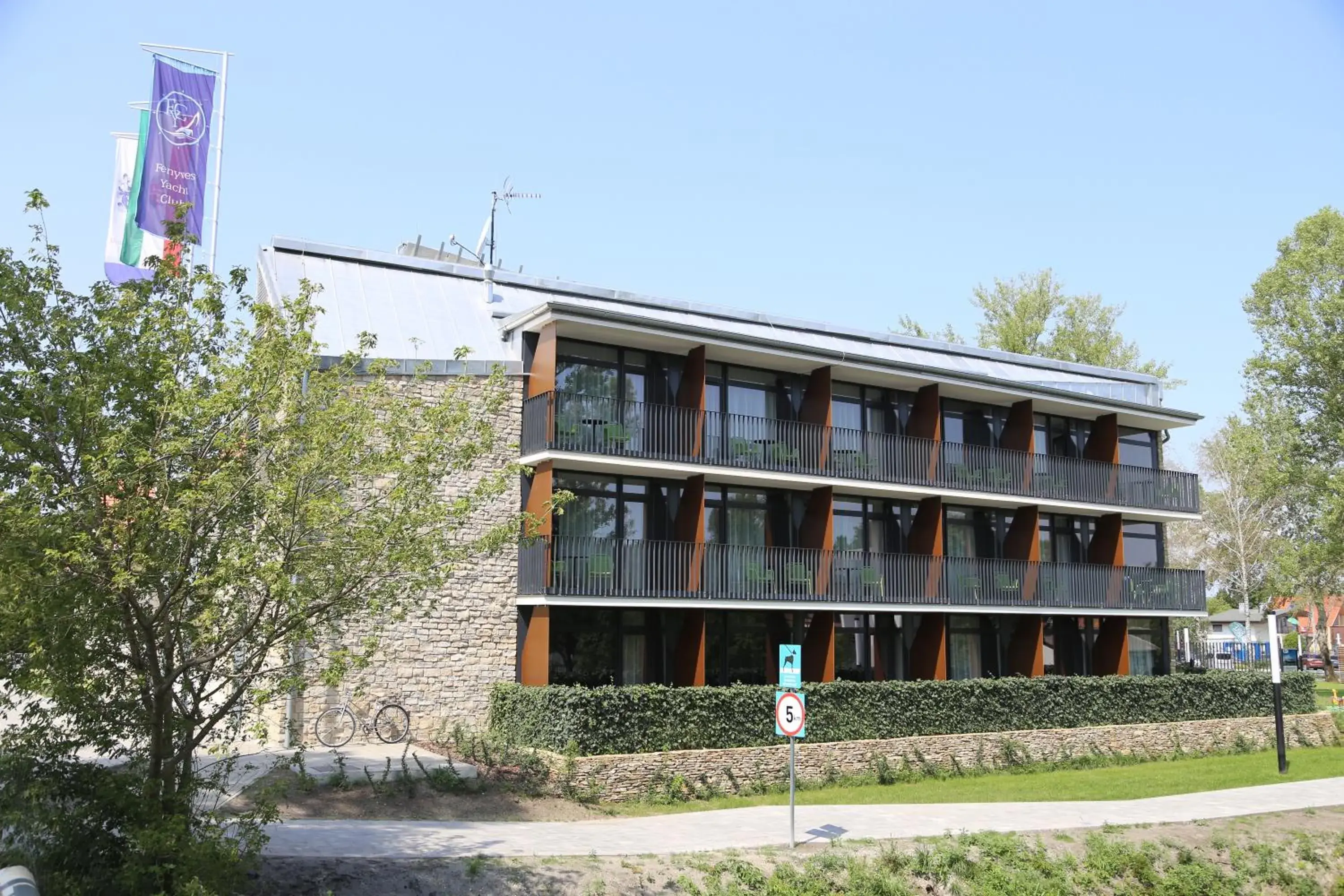 Fenyves Yacht Club Superior Fenyves Yacht Club Superior