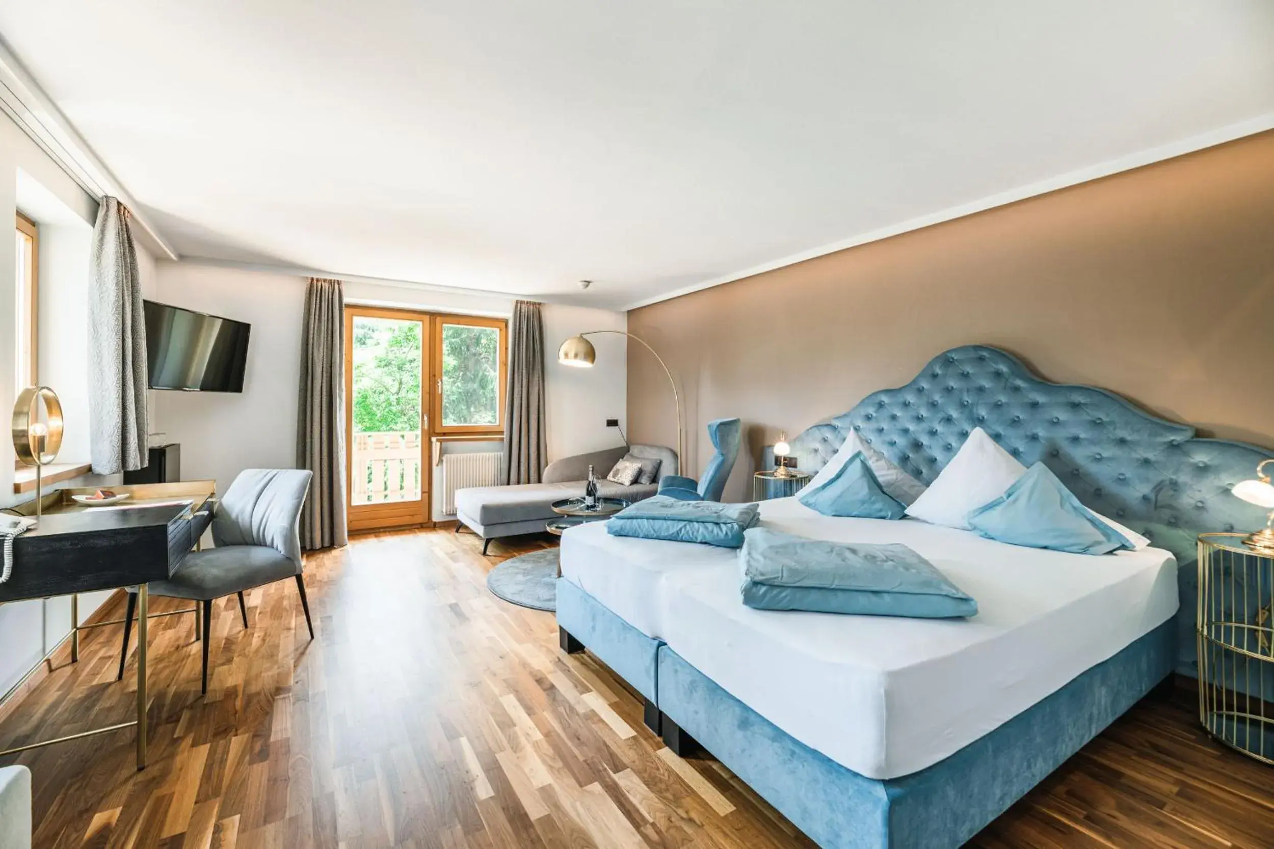 Deluxe Double or Twin Room with Balcony in Hotel Weingarten Deluxe Double or Twin Room with Balcony in Hotel Weingarten